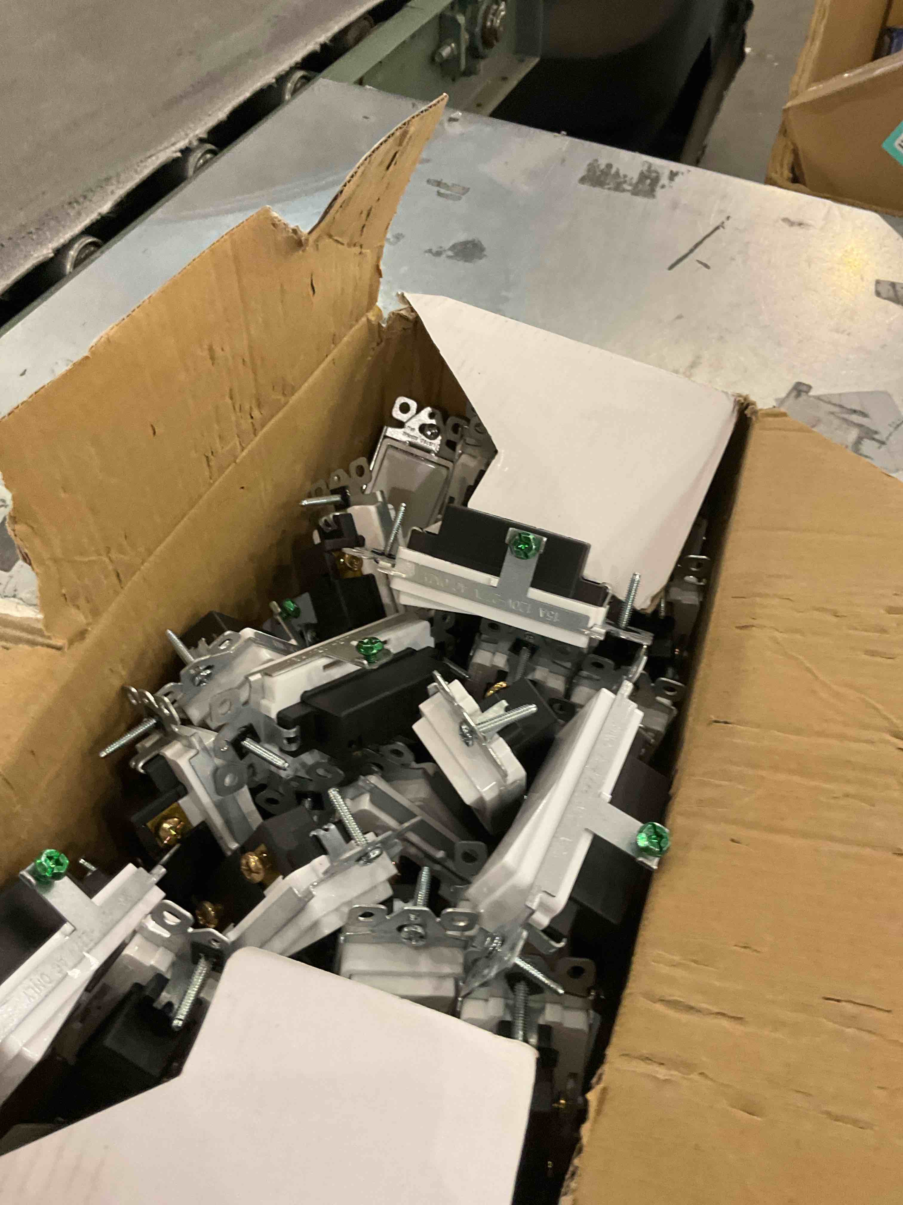 https://s3.amazonaws.com/lotting-images-prod/bidfta/PPE2539412_1751891746654.jpeg