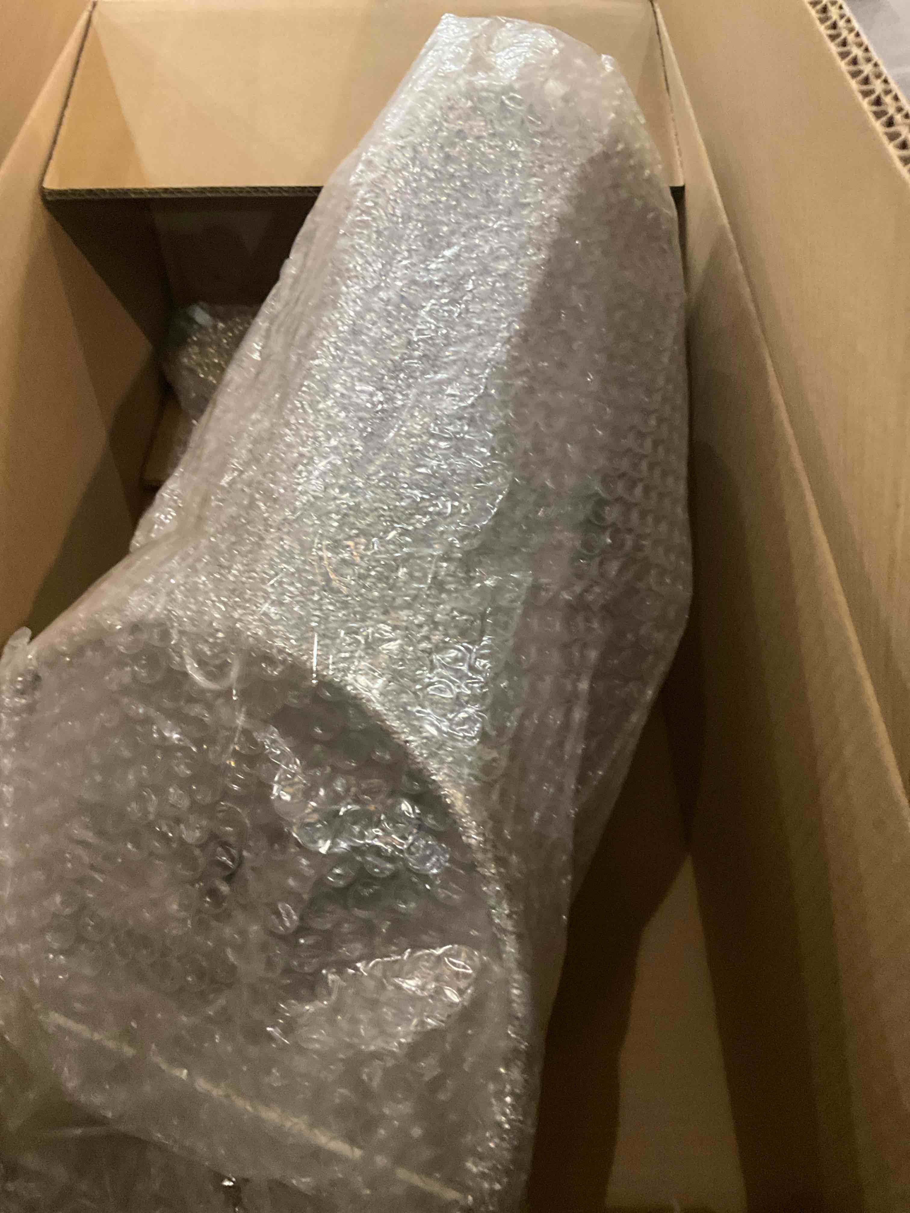 https://s3.amazonaws.com/lotting-images-prod/bidfta/PPE2539490_1751892242616.jpeg