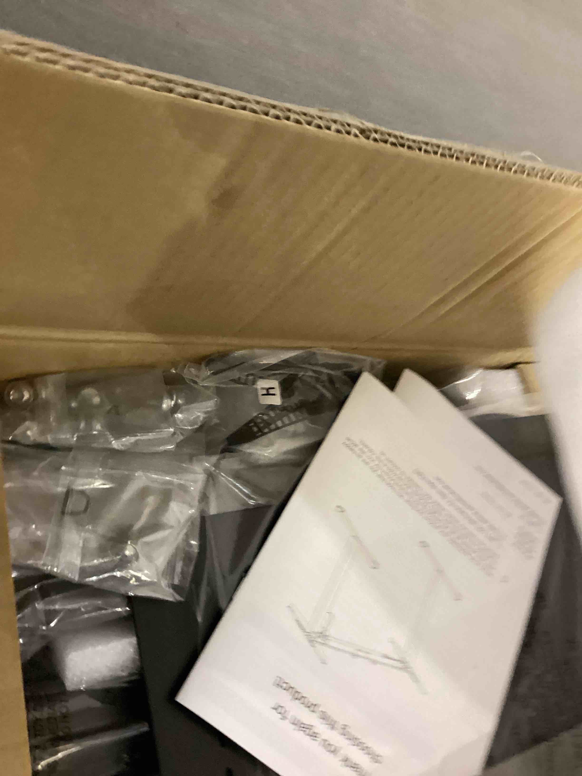 https://s3.amazonaws.com/lotting-images-prod/bidfta/PPE2541016_1753364559957.jpeg