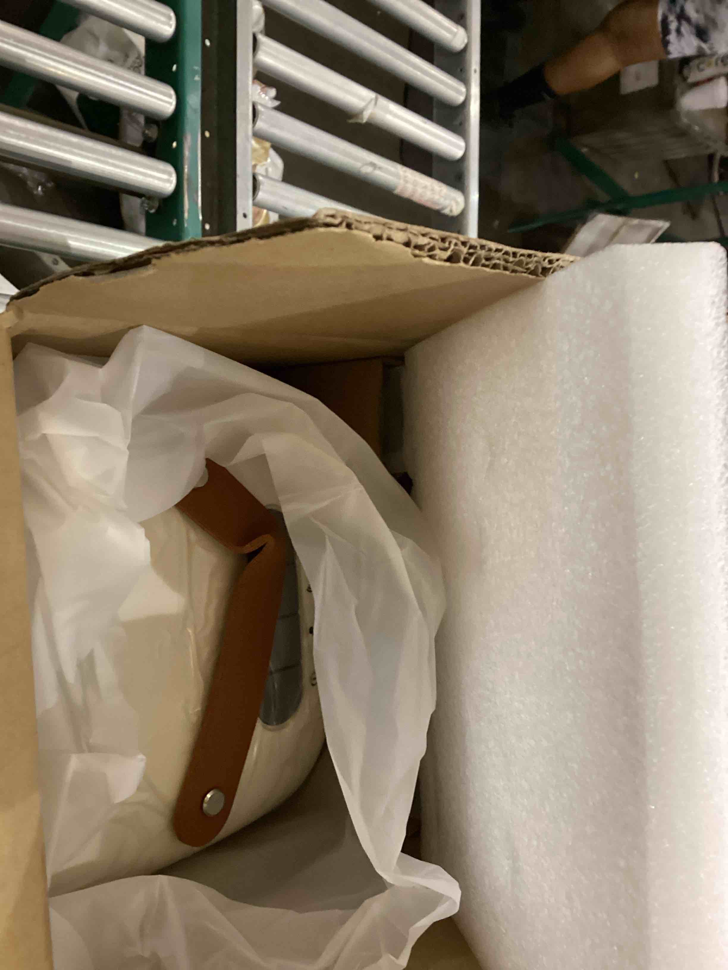 https://s3.amazonaws.com/lotting-images-prod/bidfta/PPE2541032_1753364775463.jpeg