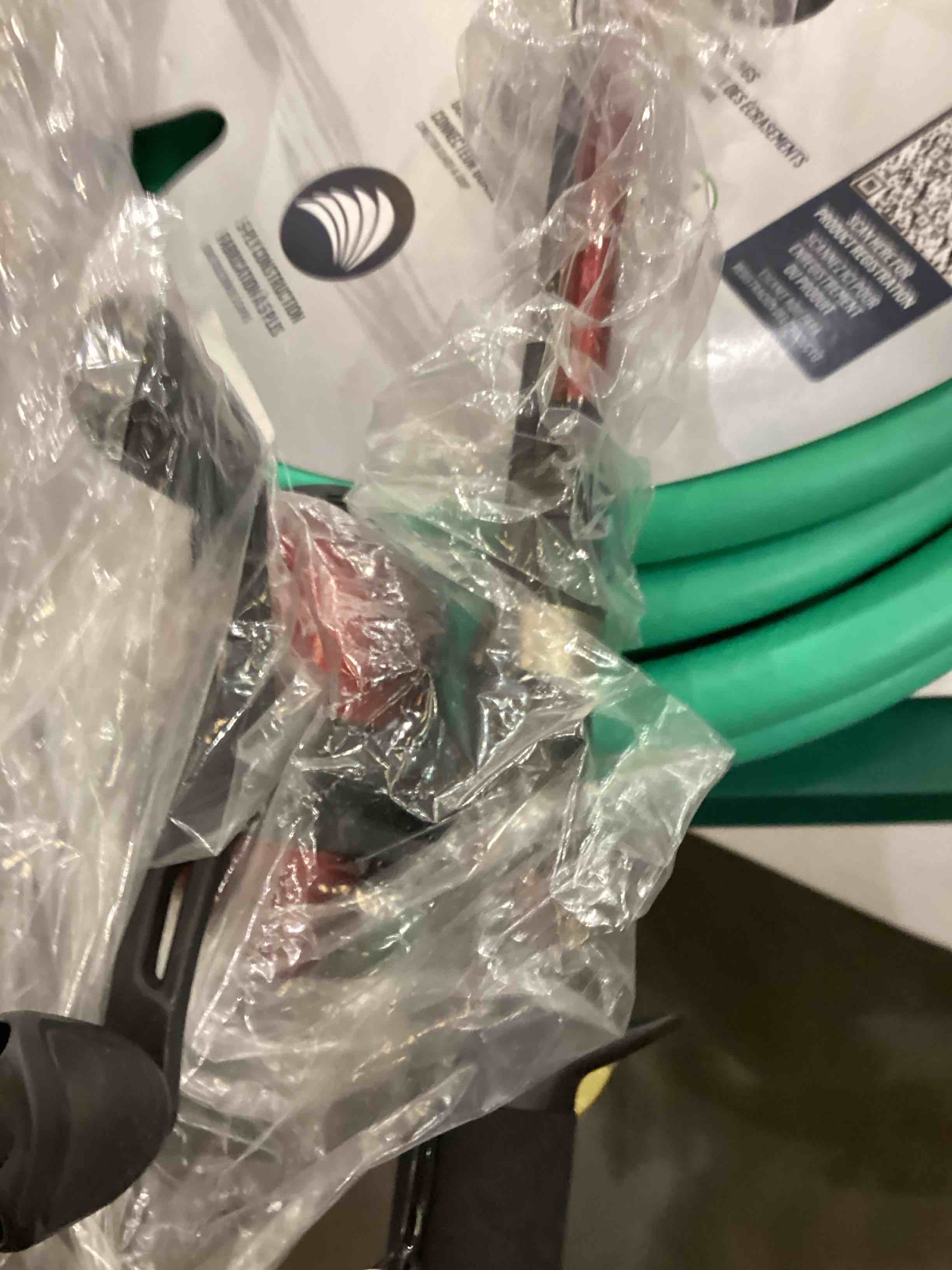 https://s3.amazonaws.com/lotting-images-prod/bidfta/PPE2541092_1753366145935.jpeg