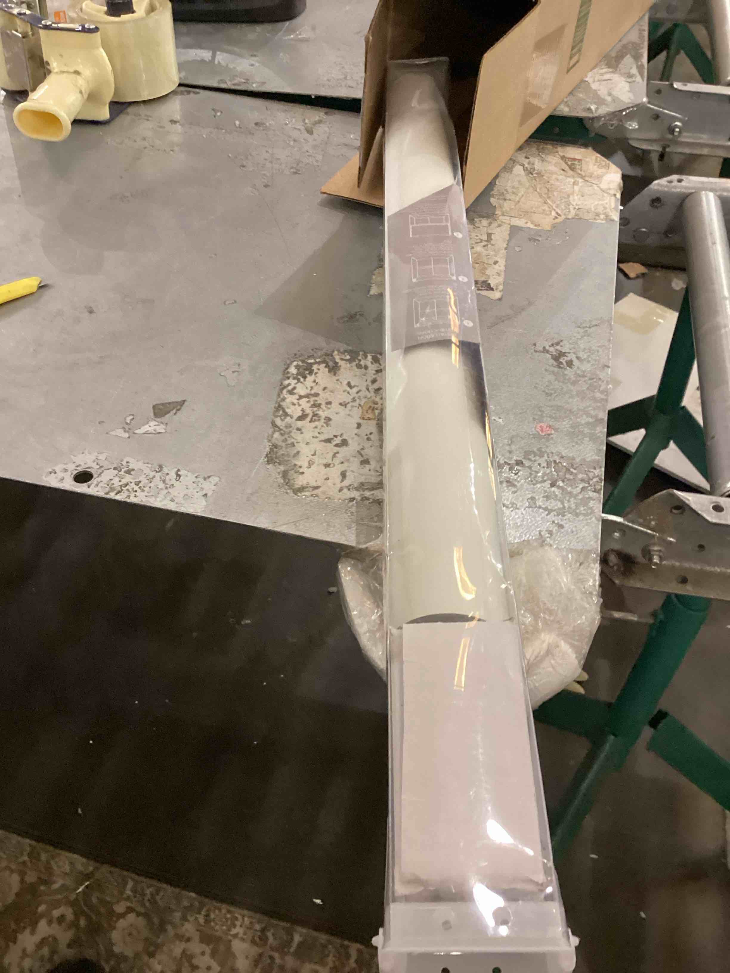 https://s3.amazonaws.com/lotting-images-prod/bidfta/PPE2541335_1753373697606.jpeg