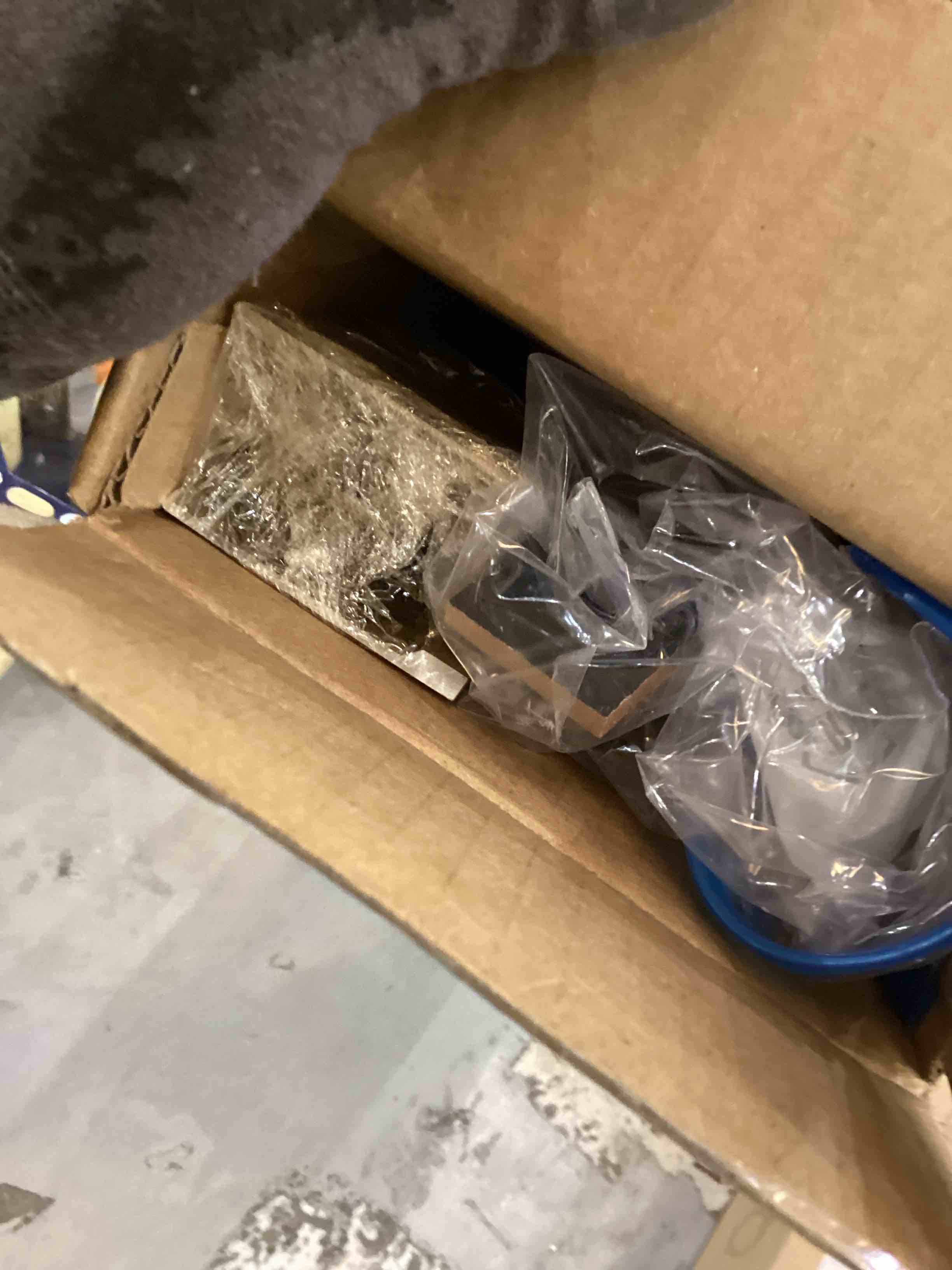 https://s3.amazonaws.com/lotting-images-prod/bidfta/PPE2541557_1753379047344.jpeg
