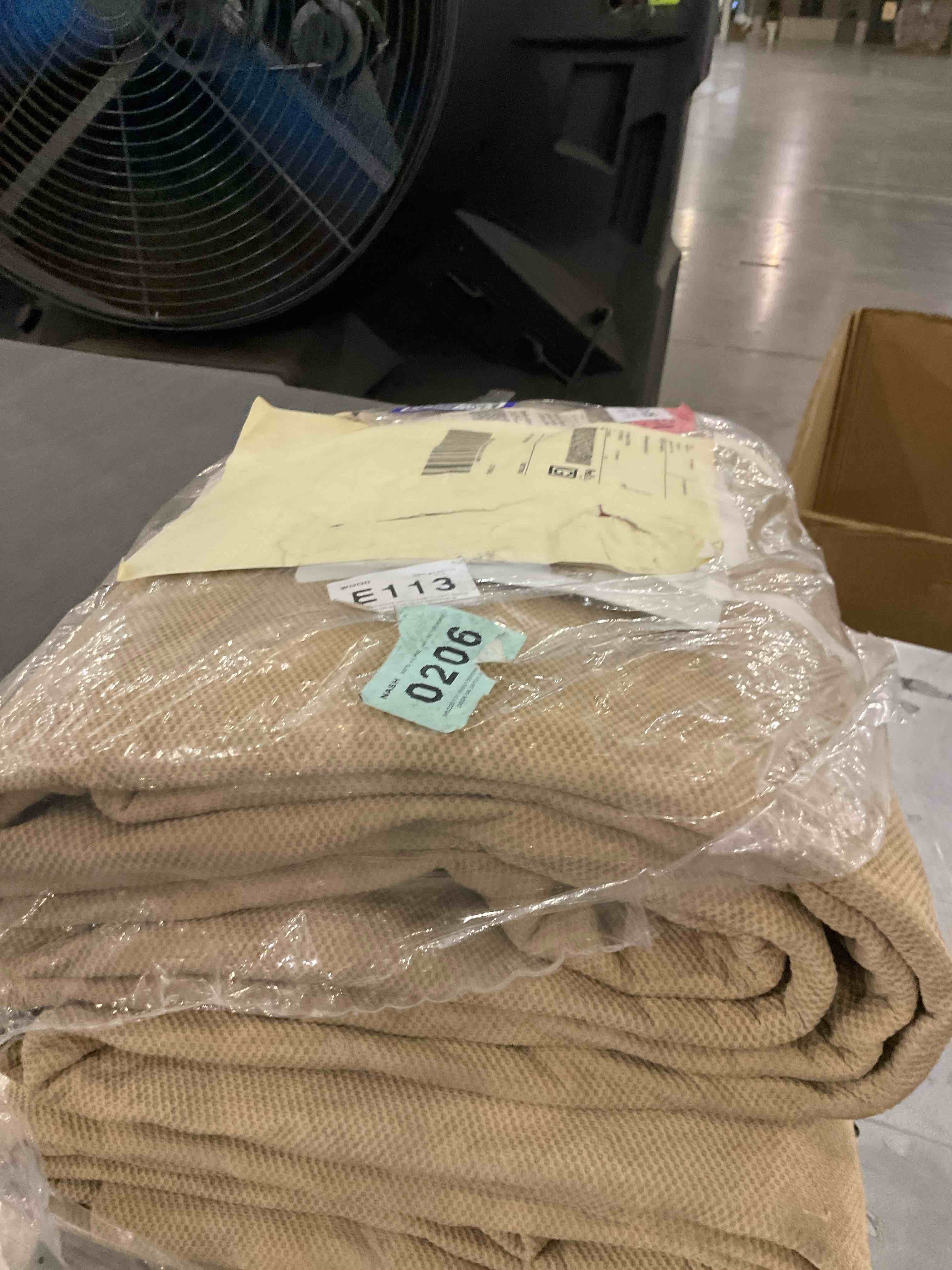 https://s3.amazonaws.com/lotting-images-prod/bidfta/PPE2542065_1751909754043.jpeg