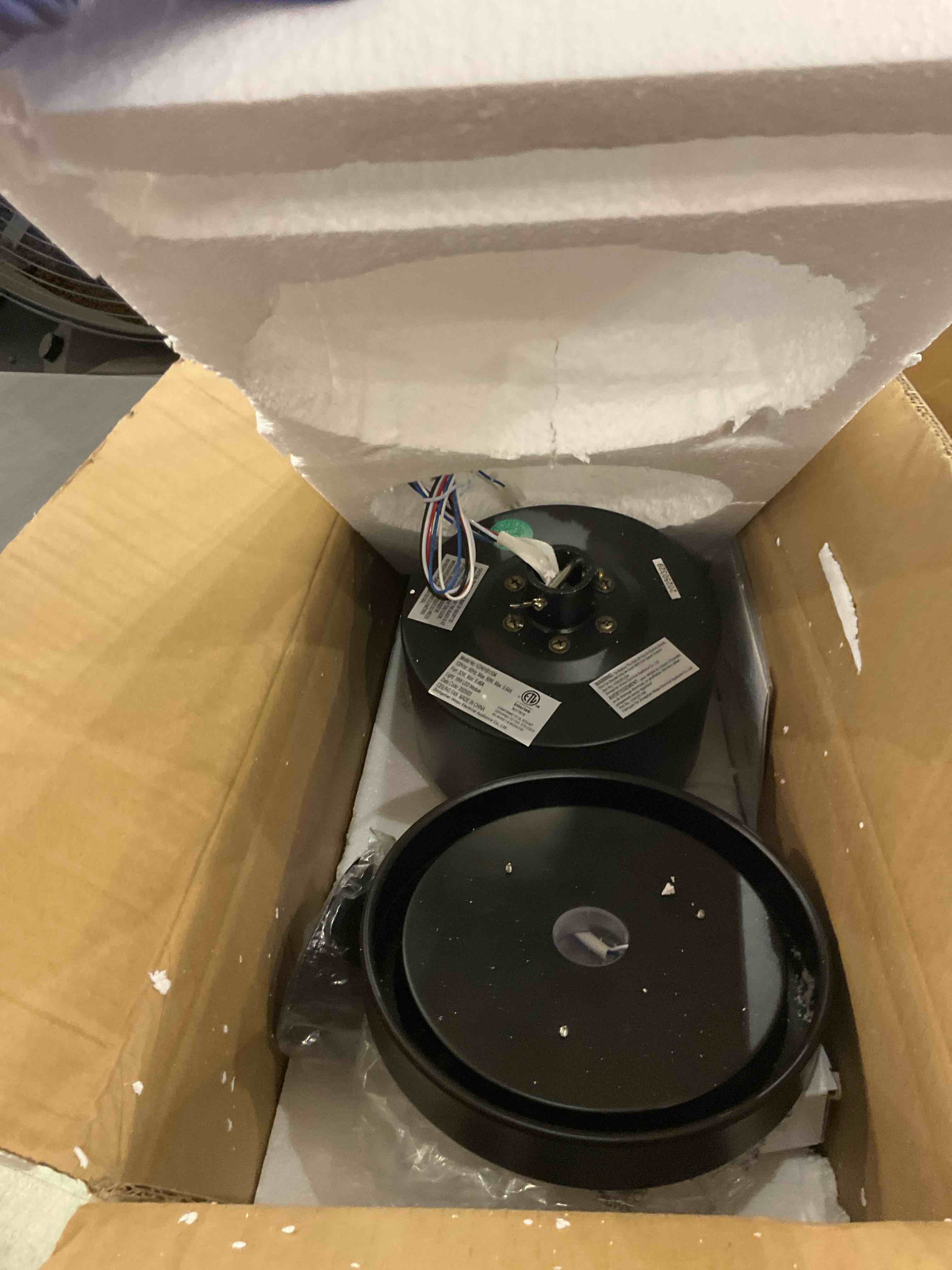 https://s3.amazonaws.com/lotting-images-prod/bidfta/PPE2542324_1751978470278.jpeg
