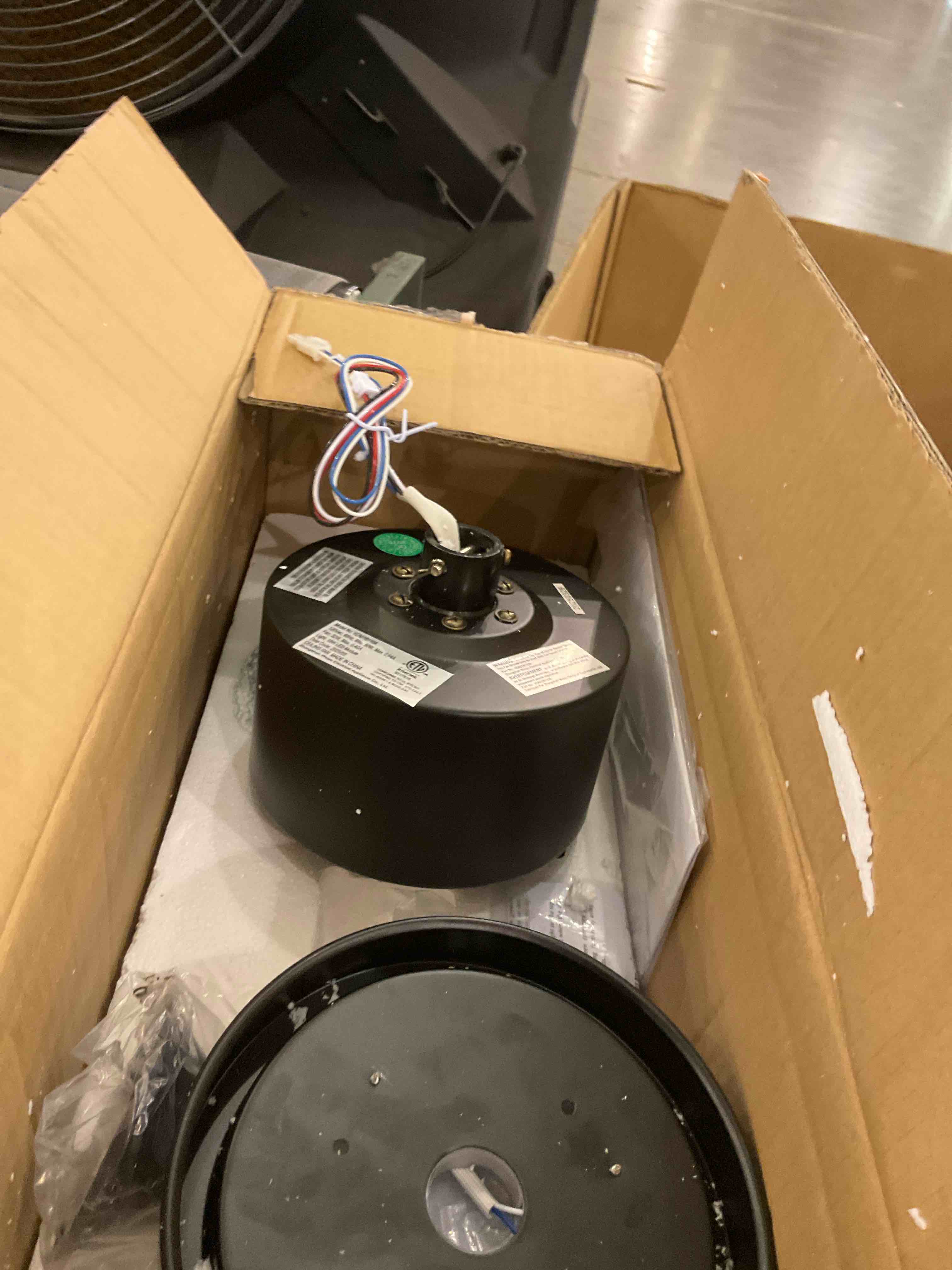 https://s3.amazonaws.com/lotting-images-prod/bidfta/PPE2542324_1751978486106.jpeg