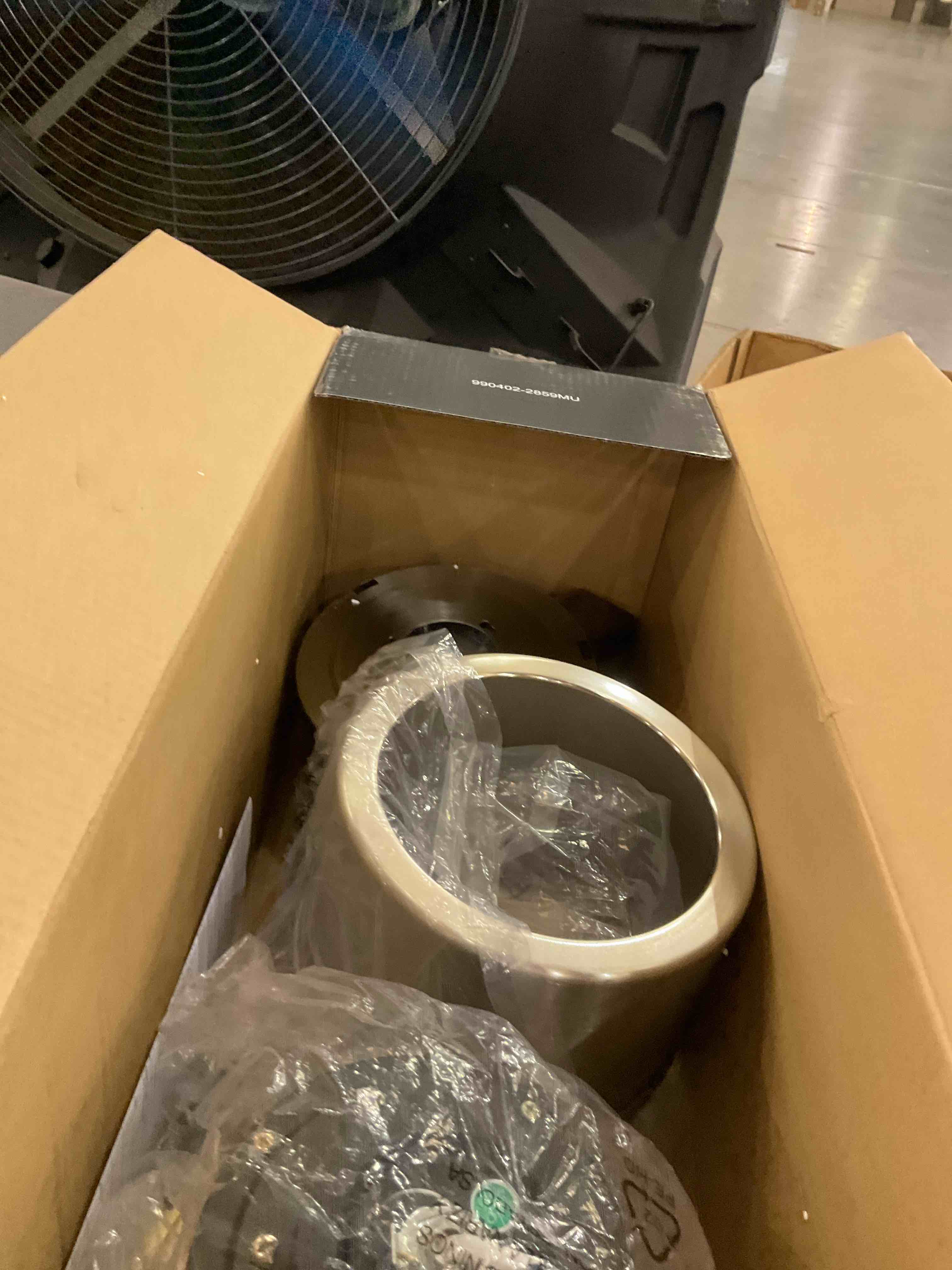 https://s3.amazonaws.com/lotting-images-prod/bidfta/PPE2542328_1751982991736.jpeg