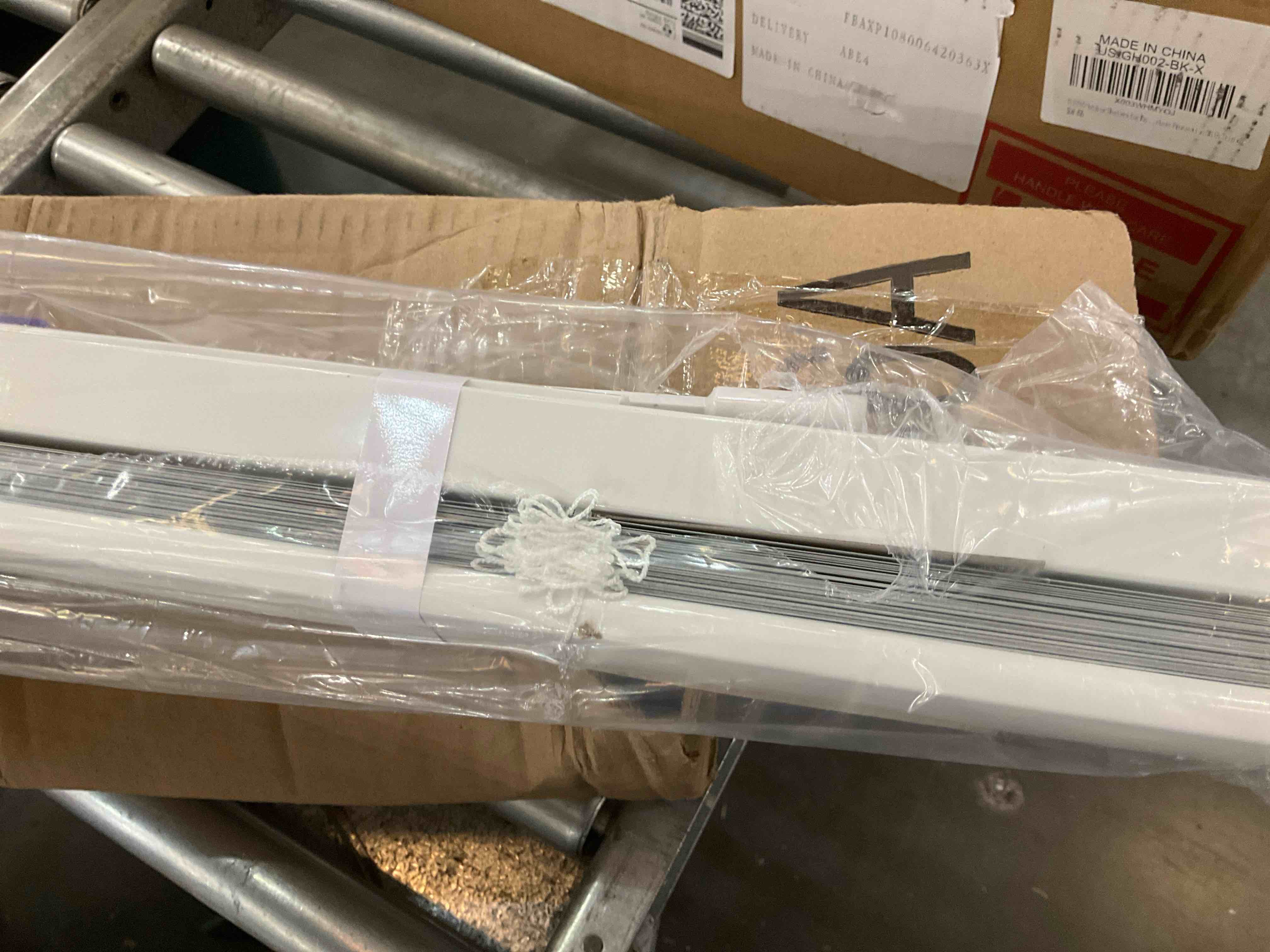 https://s3.amazonaws.com/lotting-images-prod/bidfta/PPE2542398_1751994849903.jpeg