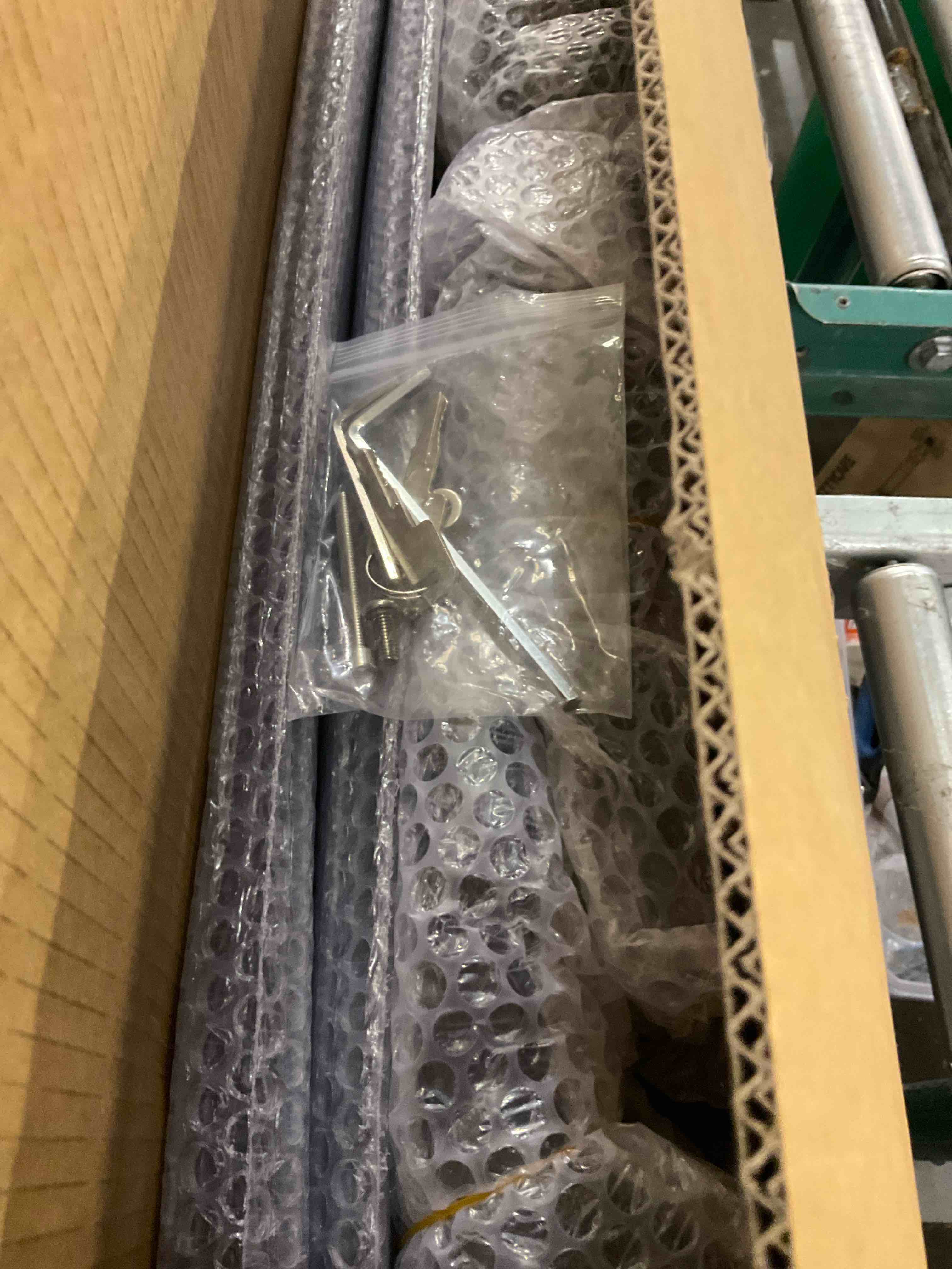 https://s3.amazonaws.com/lotting-images-prod/bidfta/PPE2542661_1751994153083.jpeg
