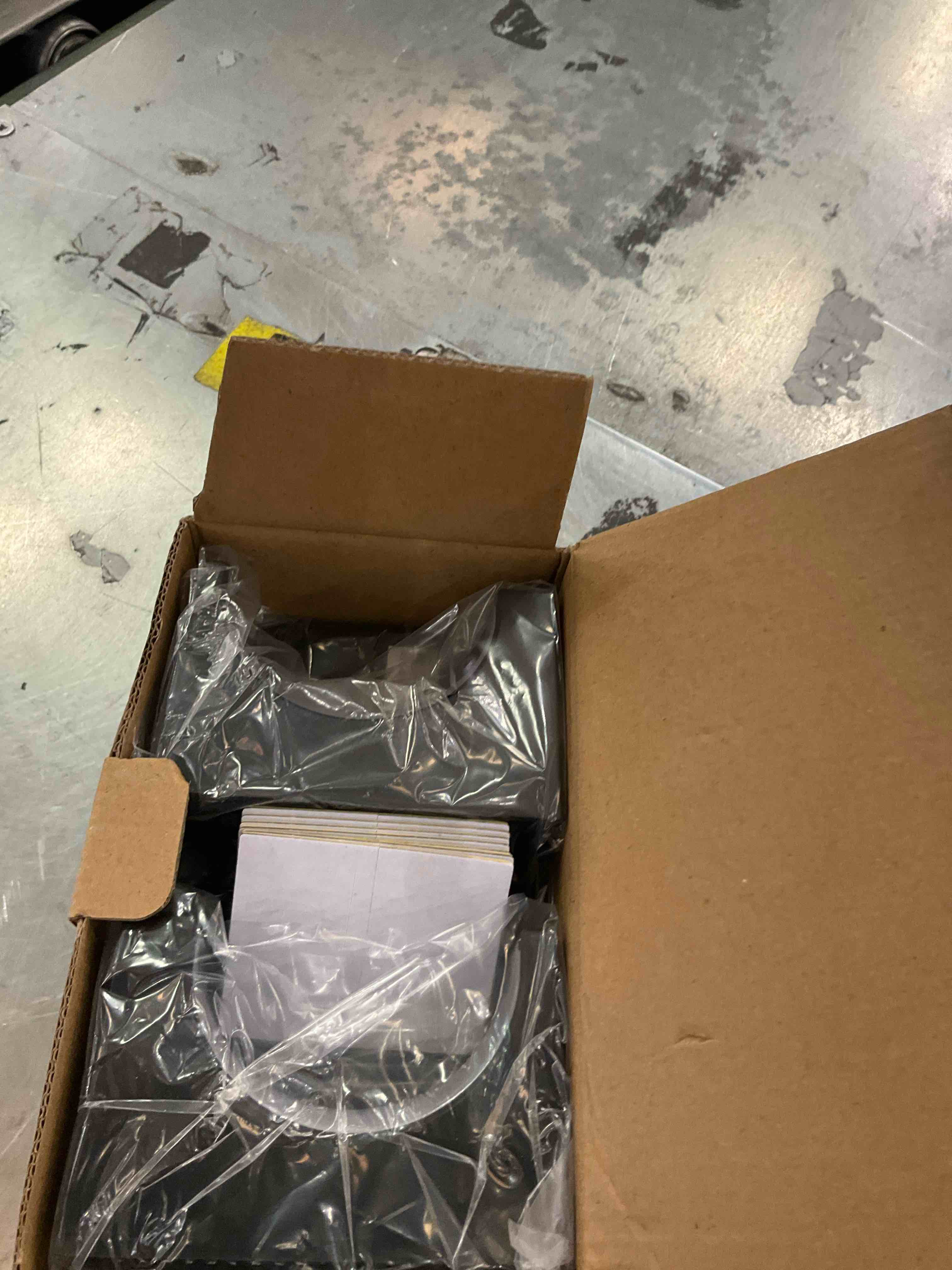 https://s3.amazonaws.com/lotting-images-prod/bidfta/PPE2542693_1751995524279.jpeg