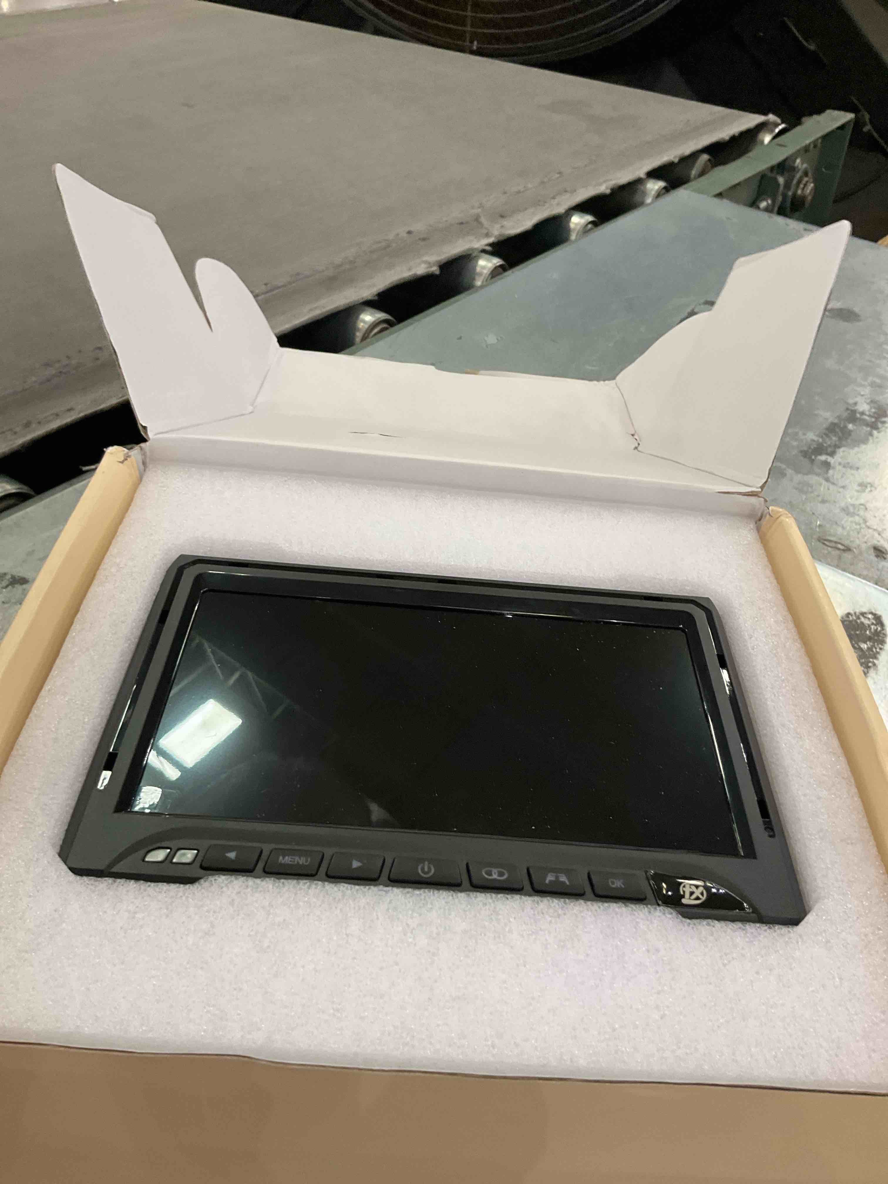 https://s3.amazonaws.com/lotting-images-prod/bidfta/PPE2542802_1751997334296.jpeg