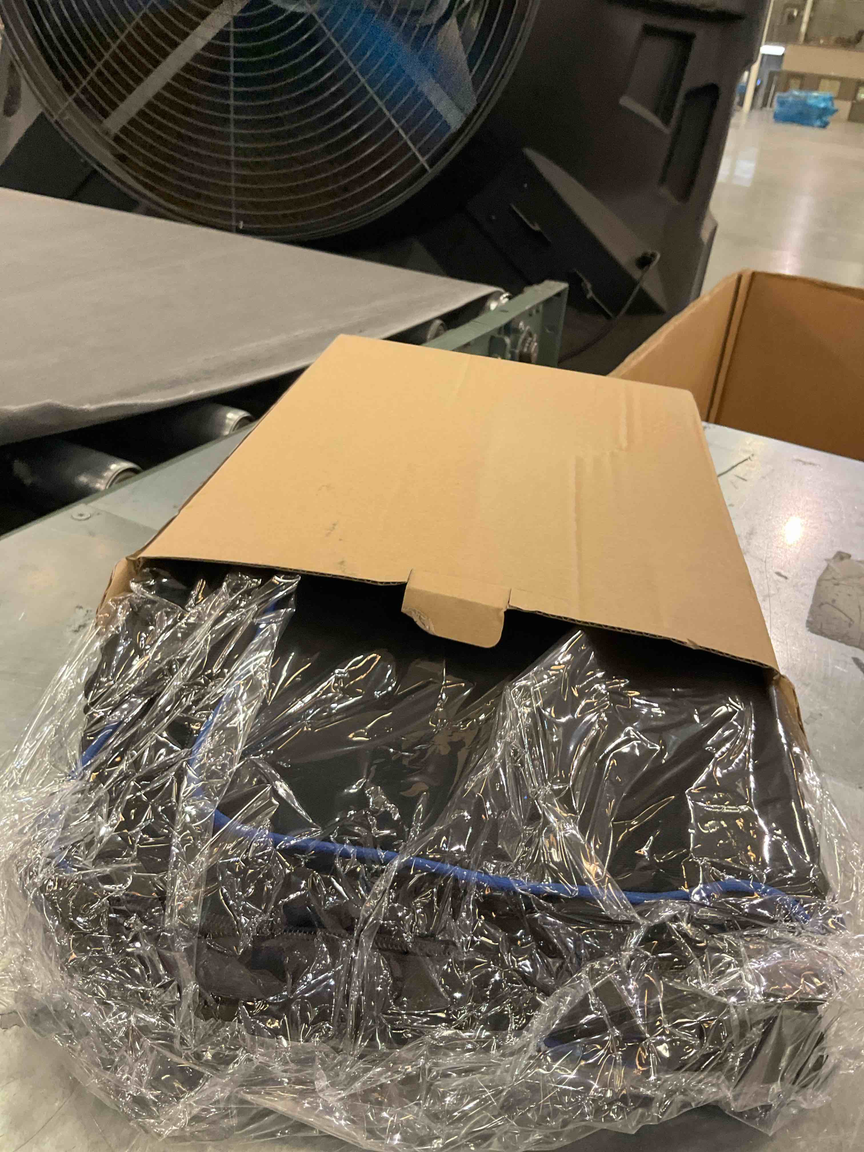 https://s3.amazonaws.com/lotting-images-prod/bidfta/PPE2542811_1751999159339.jpeg