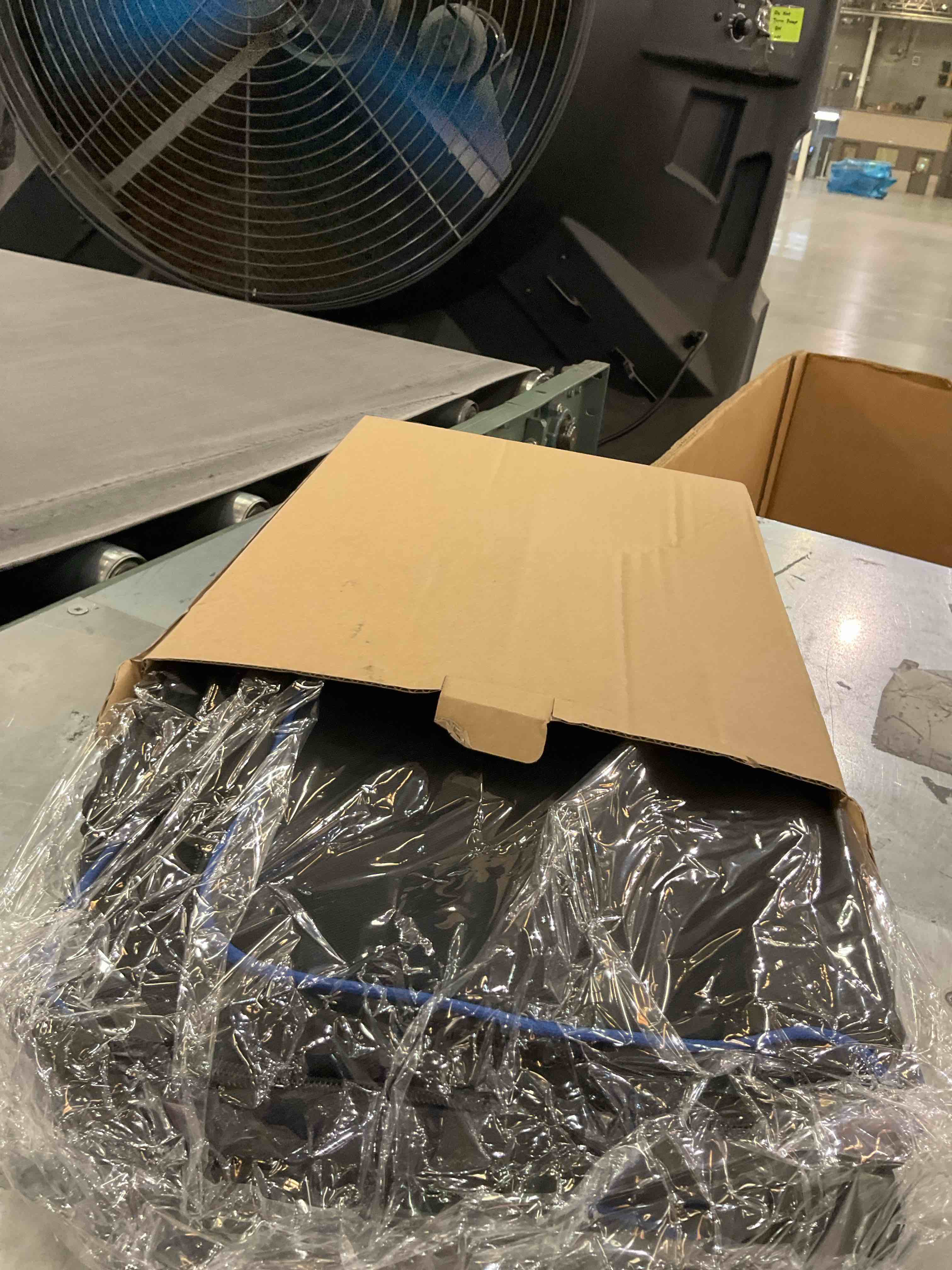 https://s3.amazonaws.com/lotting-images-prod/bidfta/PPE2542811_1751999160440.jpeg