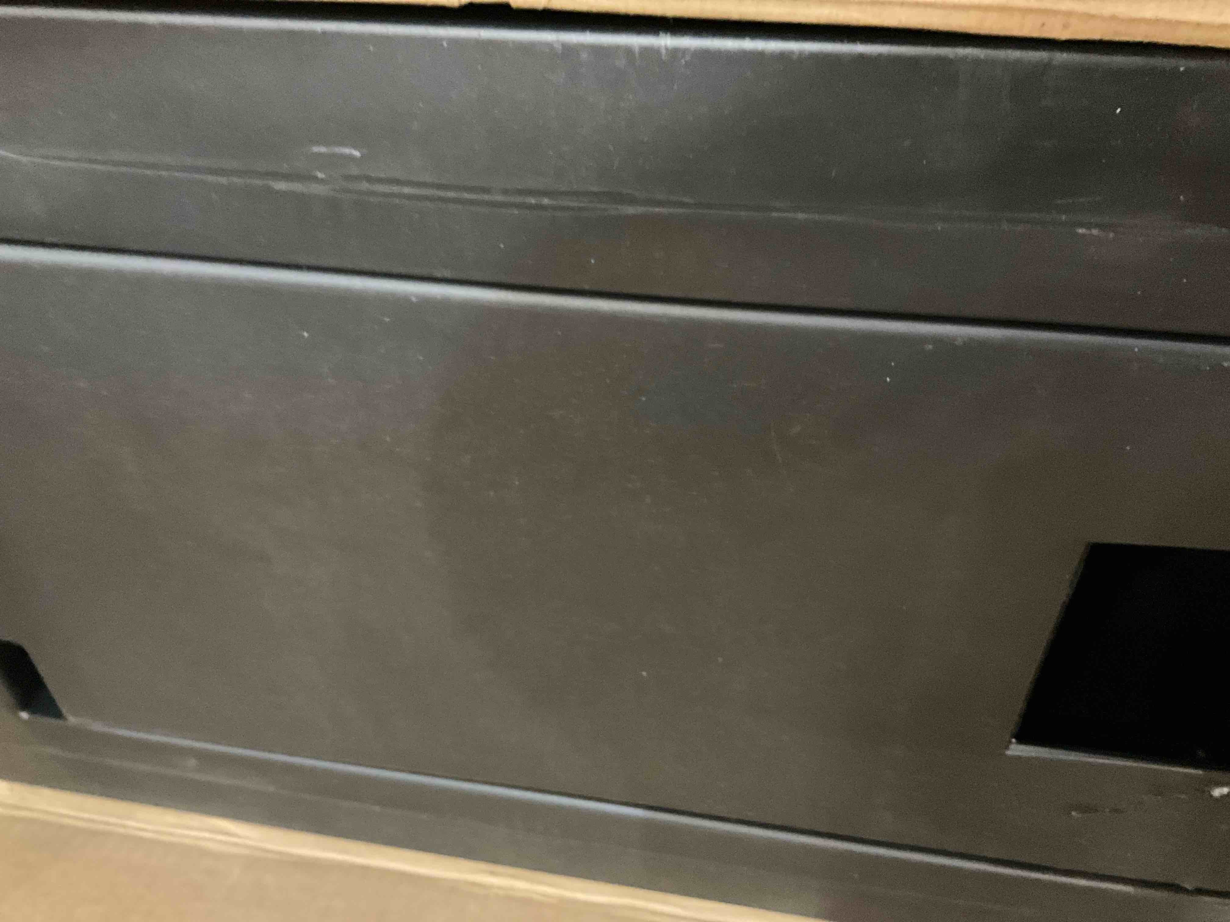 https://s3.amazonaws.com/lotting-images-prod/bidfta/PPE2543035_1752001844671.jpeg
