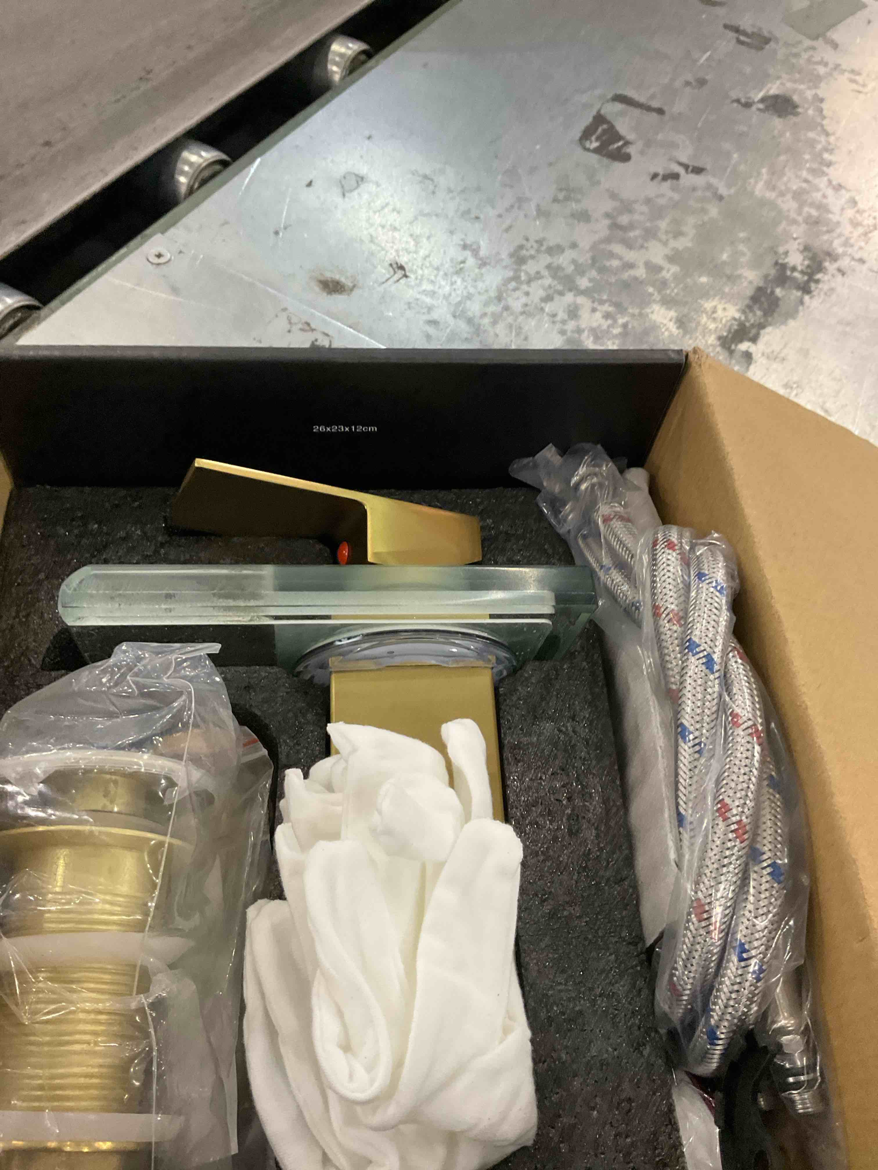 https://s3.amazonaws.com/lotting-images-prod/bidfta/PPE2543116_1752065740643.jpeg