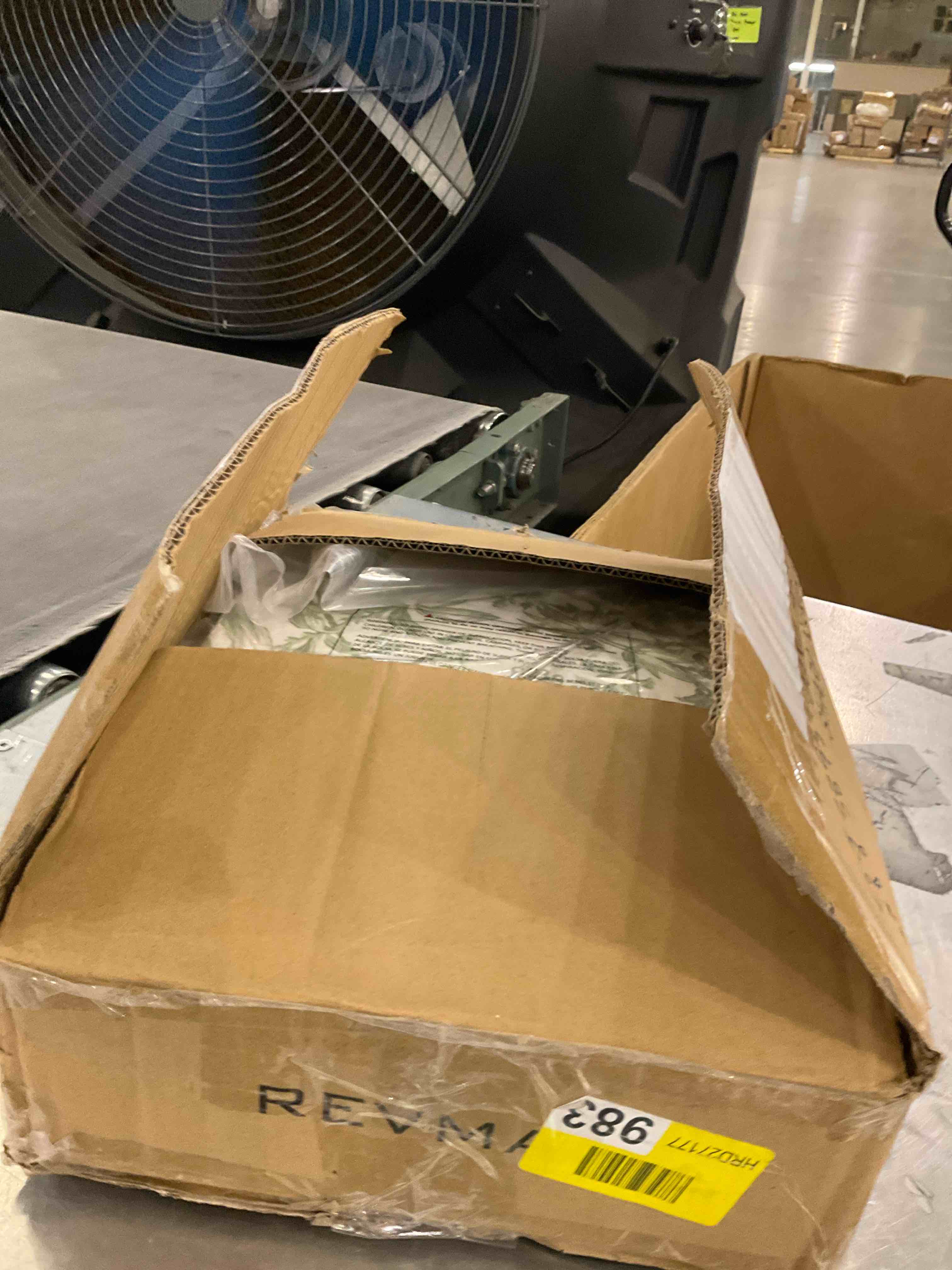https://s3.amazonaws.com/lotting-images-prod/bidfta/PPE2543153_1752070135512.jpeg