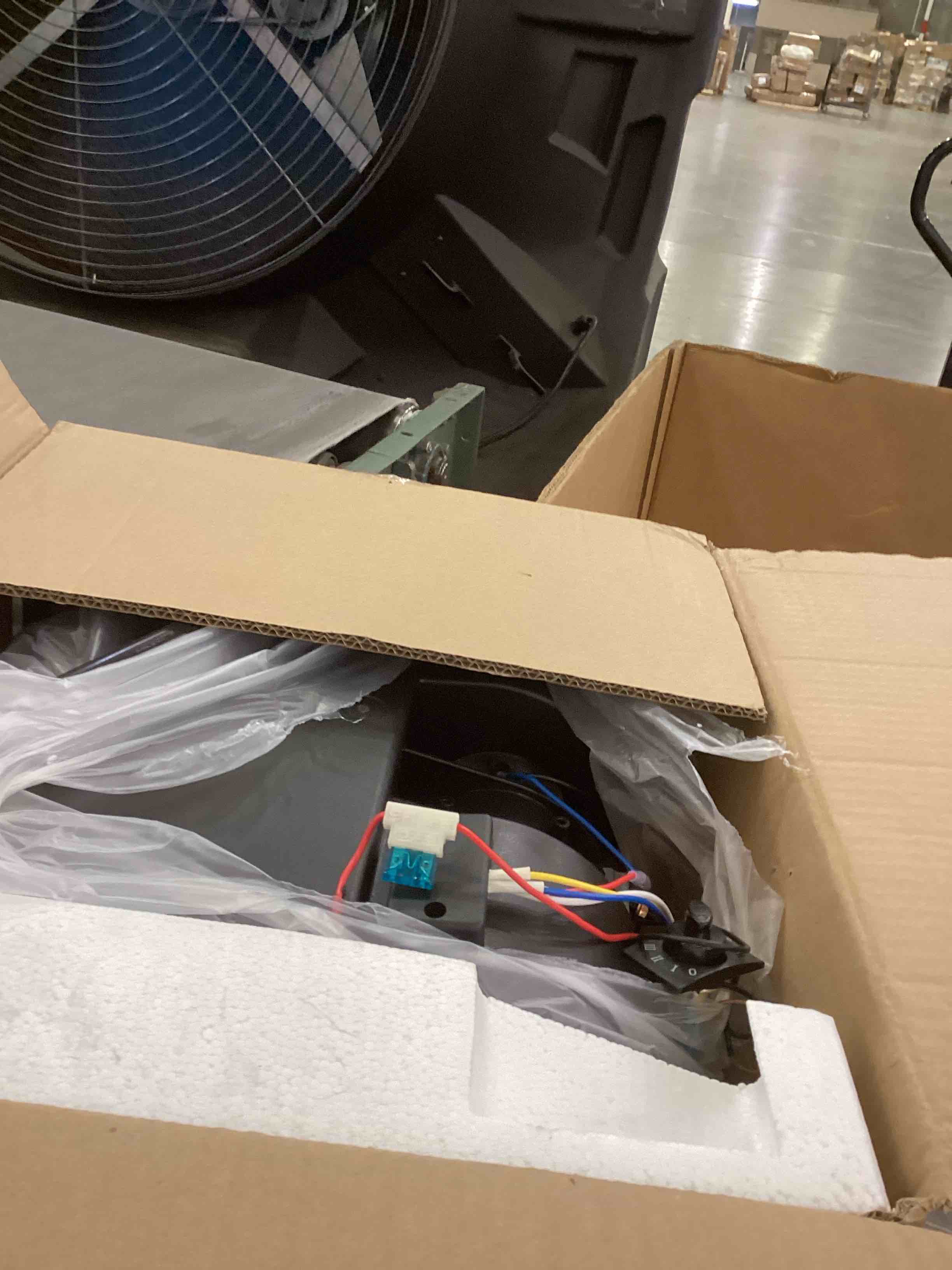 https://s3.amazonaws.com/lotting-images-prod/bidfta/PPE2543367_1752088406974.jpeg