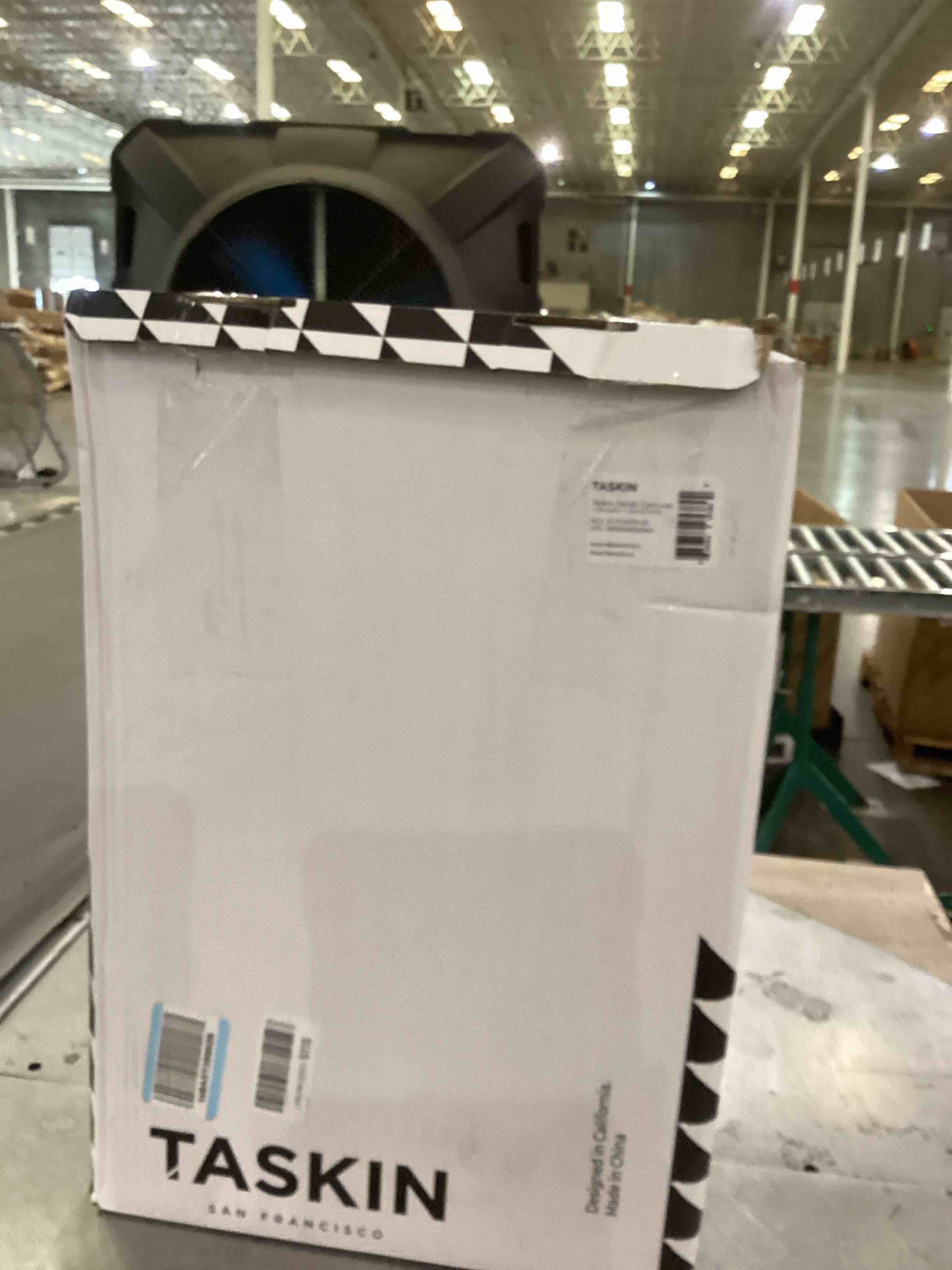 https://s3.amazonaws.com/lotting-images-prod/bidfta/PPE2543518_1752159325250.jpeg