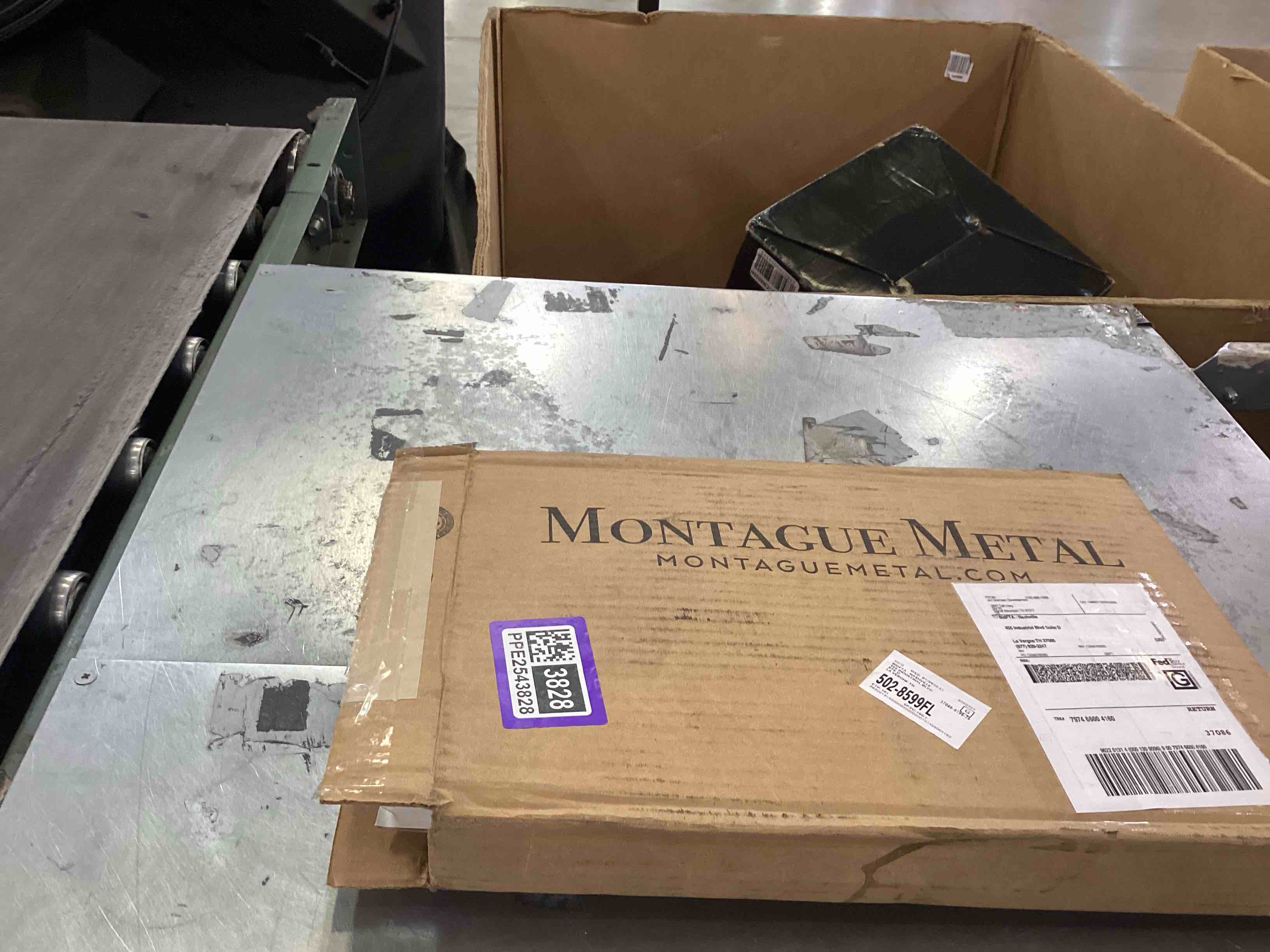 https://s3.amazonaws.com/lotting-images-prod/bidfta/PPE2543828_1752249013325.jpeg