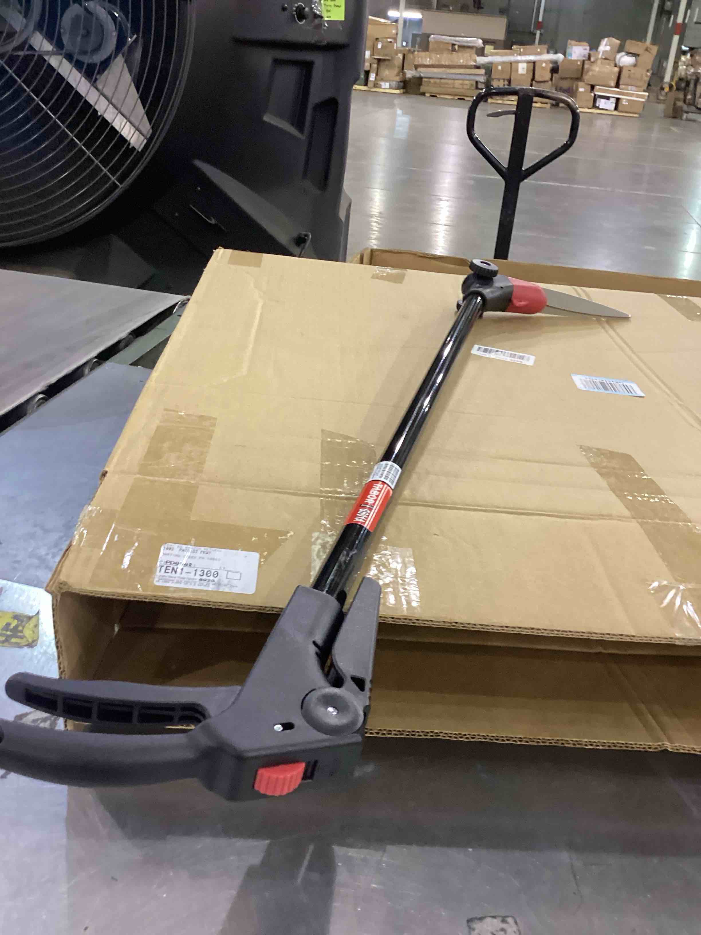 https://s3.amazonaws.com/lotting-images-prod/bidfta/PPE2544013_1752492272898.jpeg