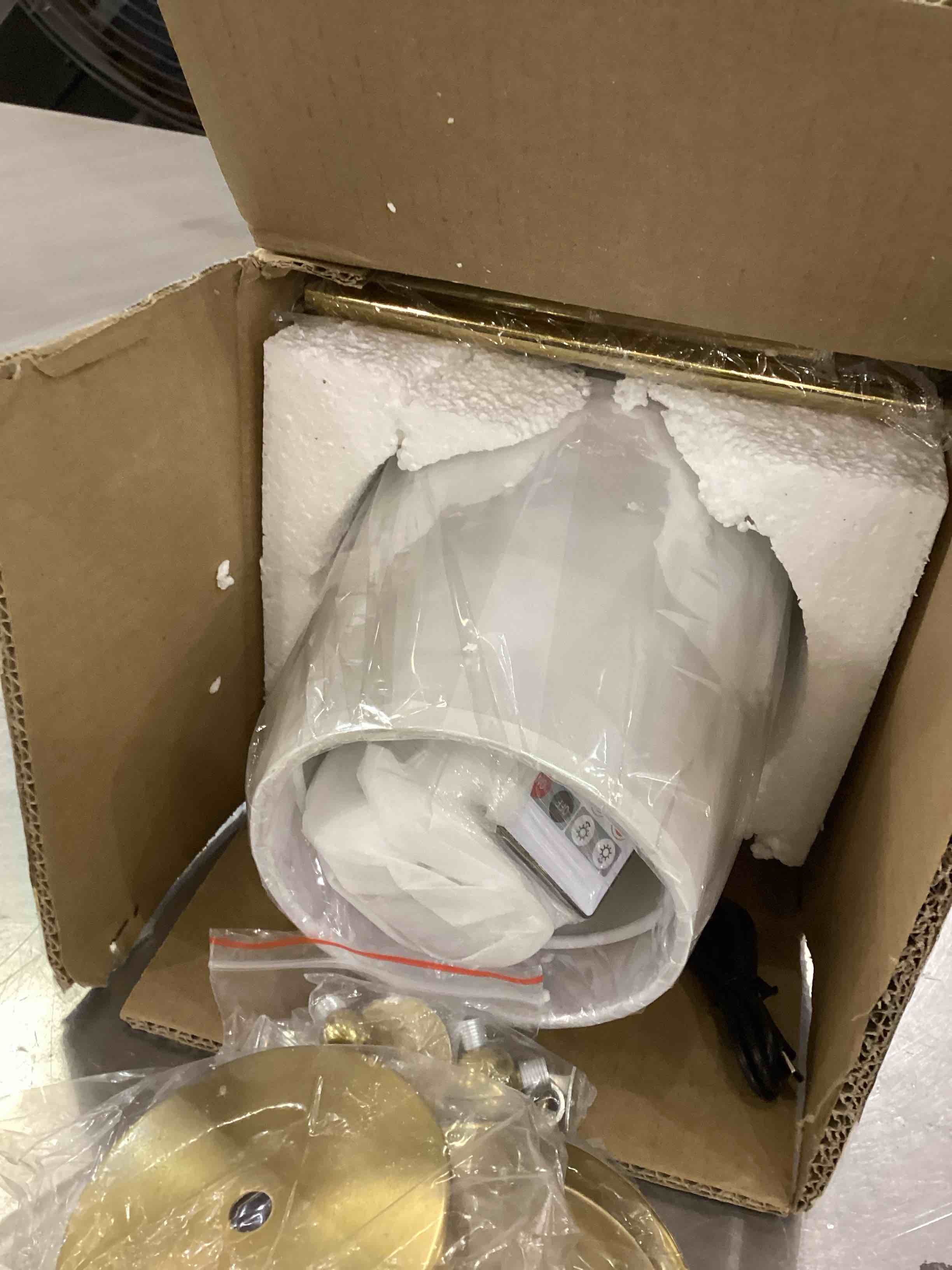 https://s3.amazonaws.com/lotting-images-prod/bidfta/PPE2544125_1752499622666.jpeg