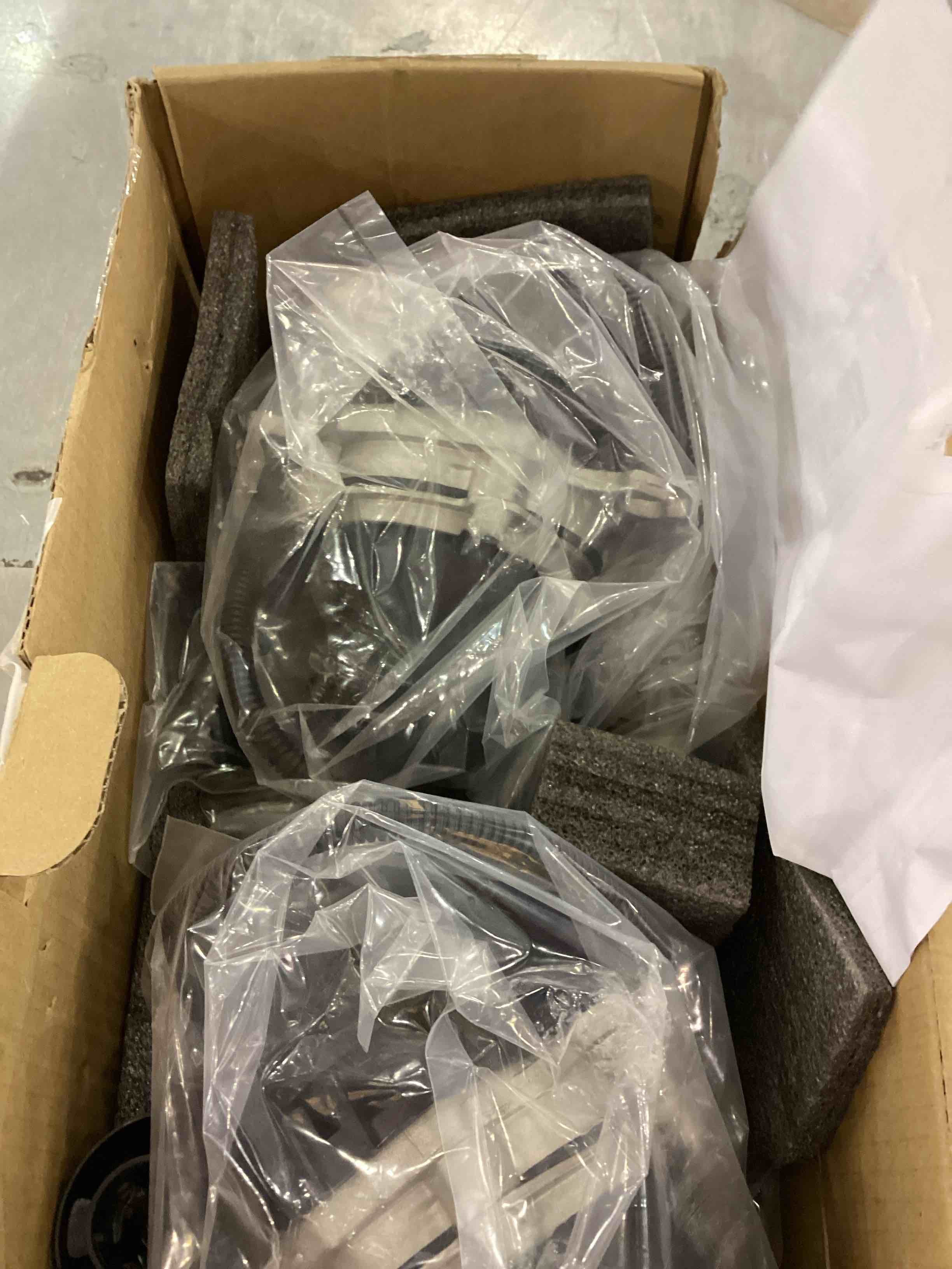 https://s3.amazonaws.com/lotting-images-prod/bidfta/PPE2544237_1752500904667.jpeg