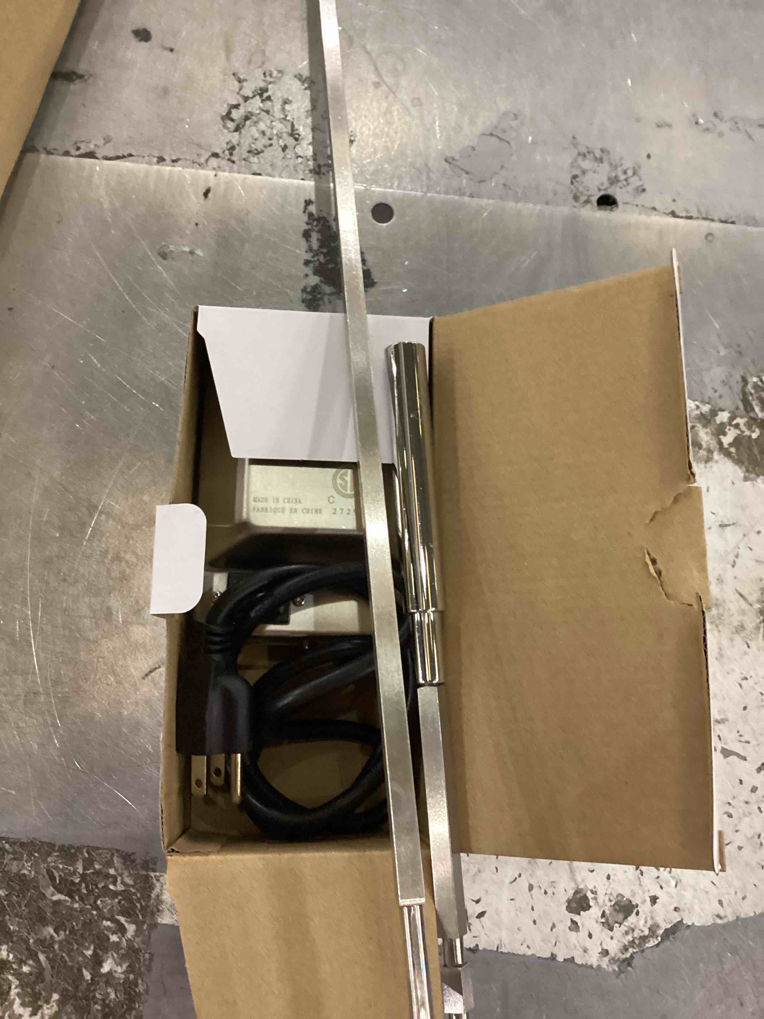 https://s3.amazonaws.com/lotting-images-prod/bidfta/PPE2544238_1752500809058.jpeg