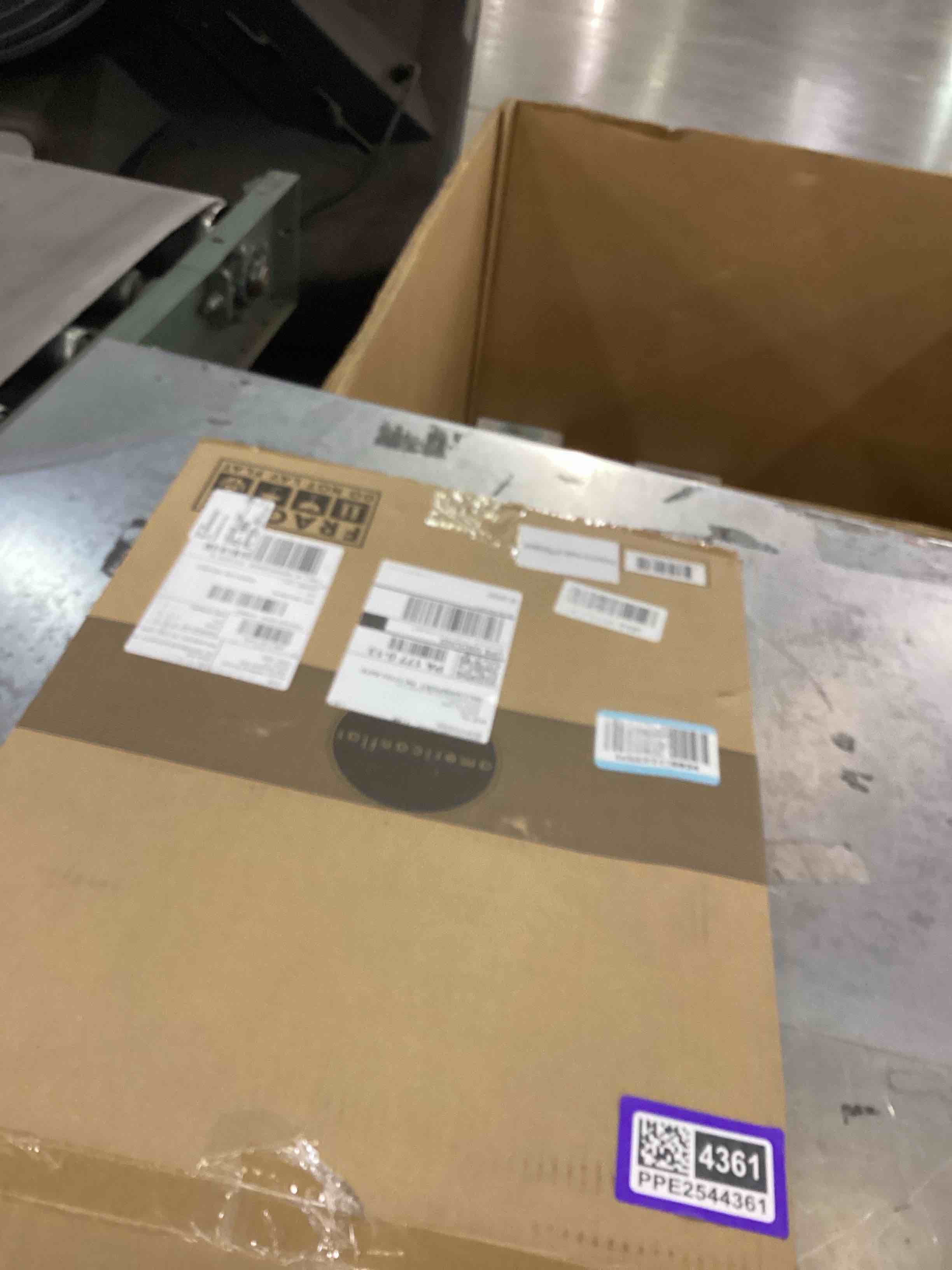 https://s3.amazonaws.com/lotting-images-prod/bidfta/PPE2544361_1752503423113.jpeg