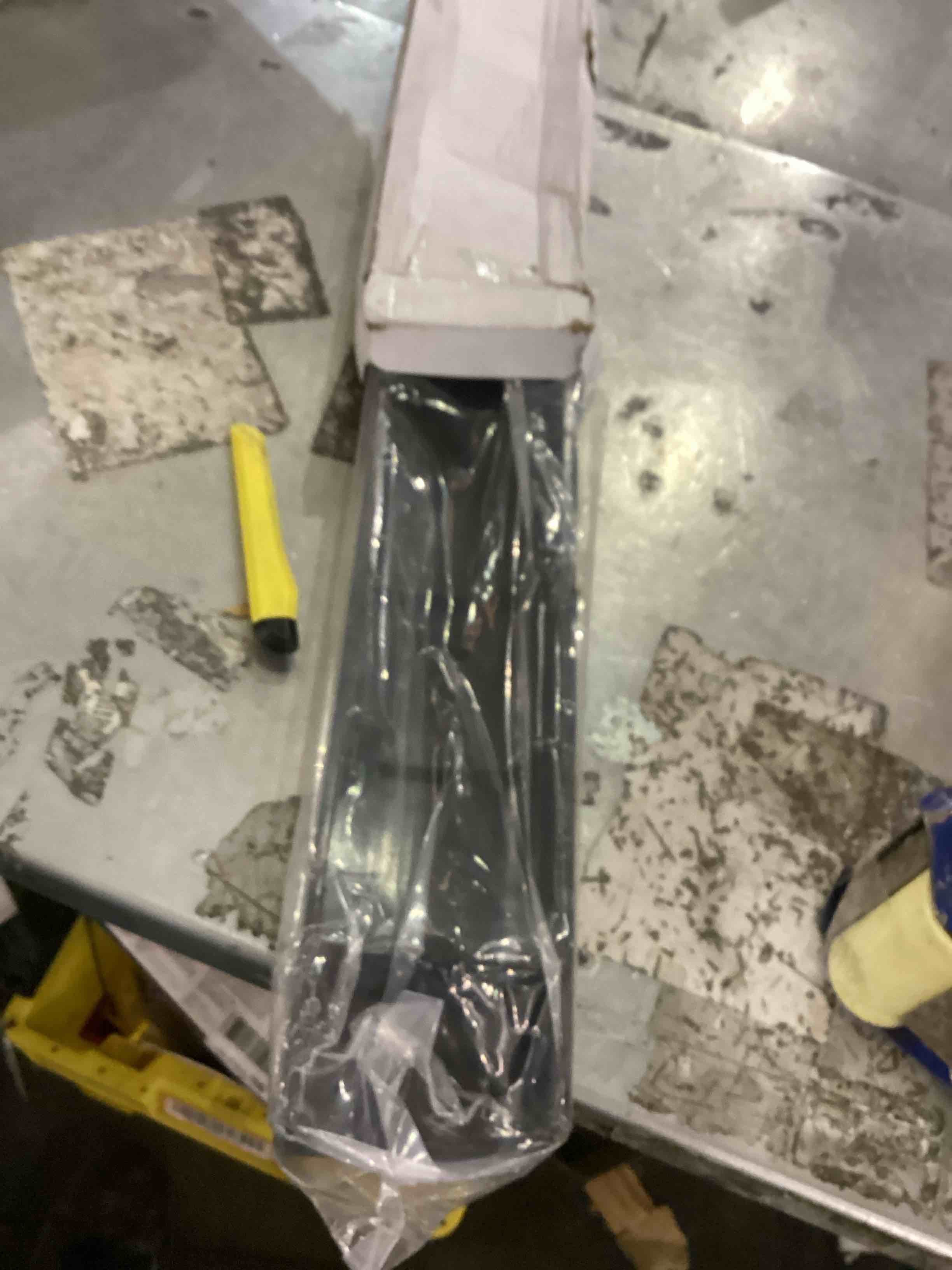 https://s3.amazonaws.com/lotting-images-prod/bidfta/PPE2544406_1752504150143.jpeg