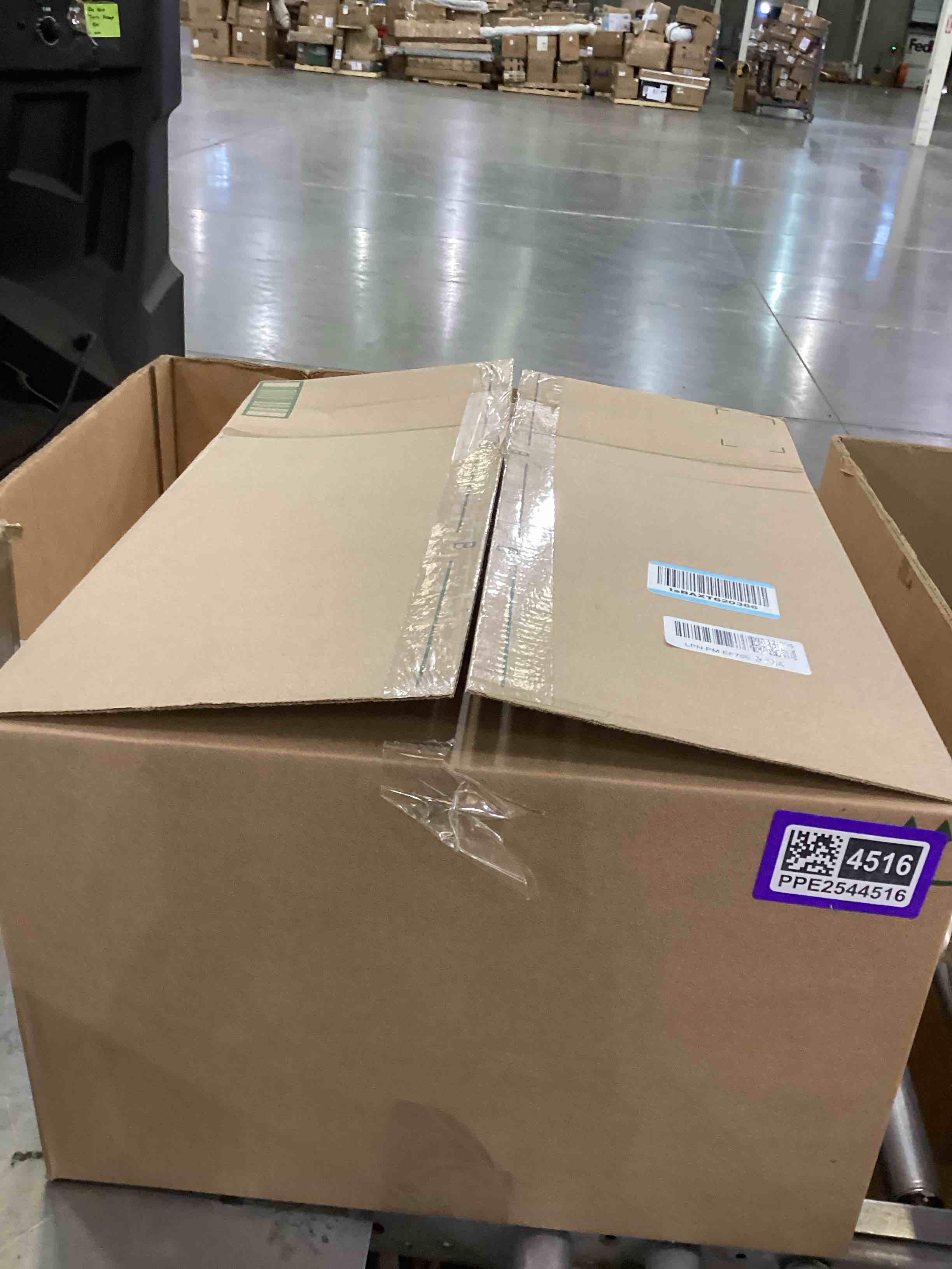 https://s3.amazonaws.com/lotting-images-prod/bidfta/PPE2544516_1752508446368.jpeg