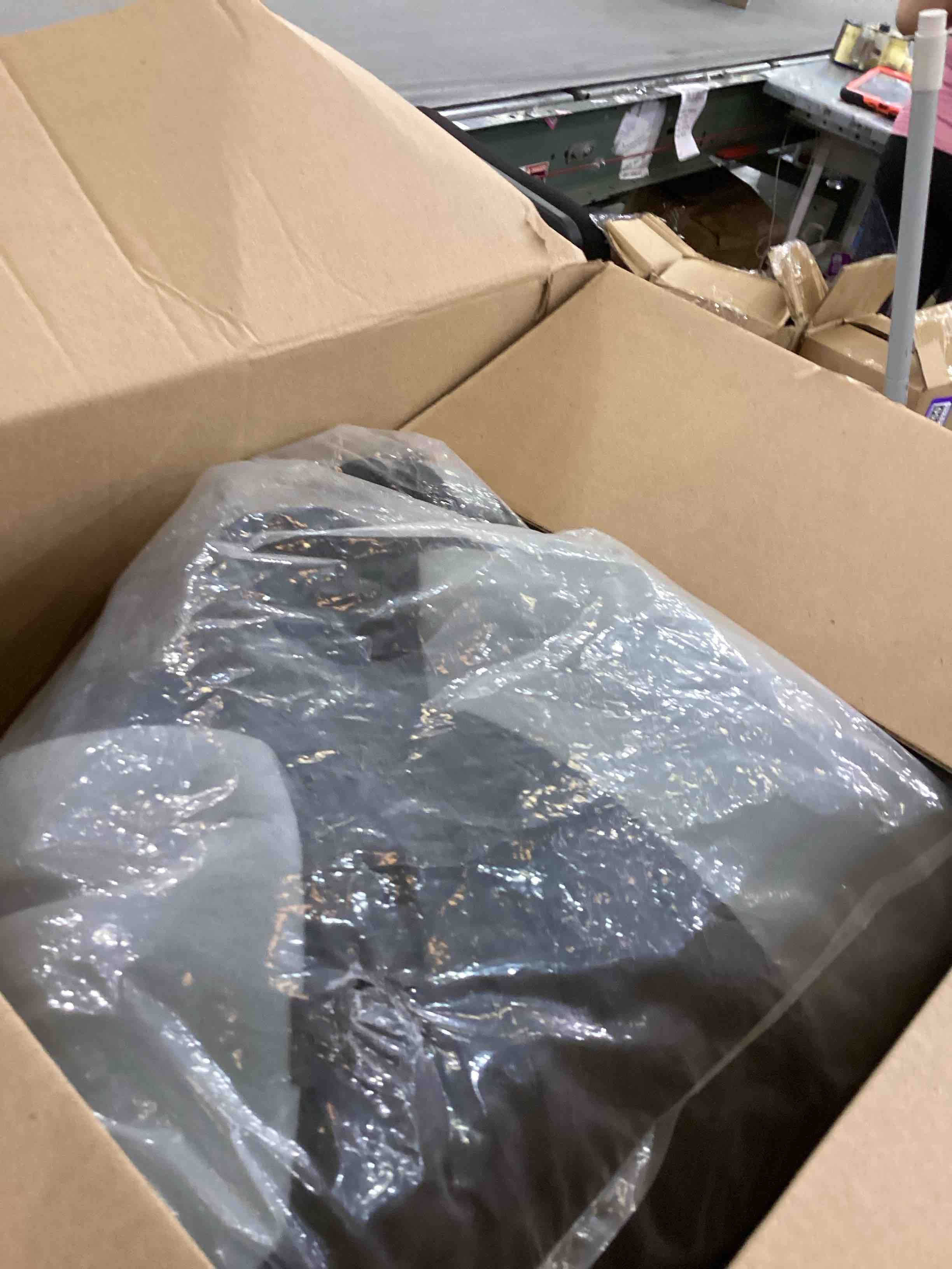 https://s3.amazonaws.com/lotting-images-prod/bidfta/PPE2544562_1752511355139.jpeg