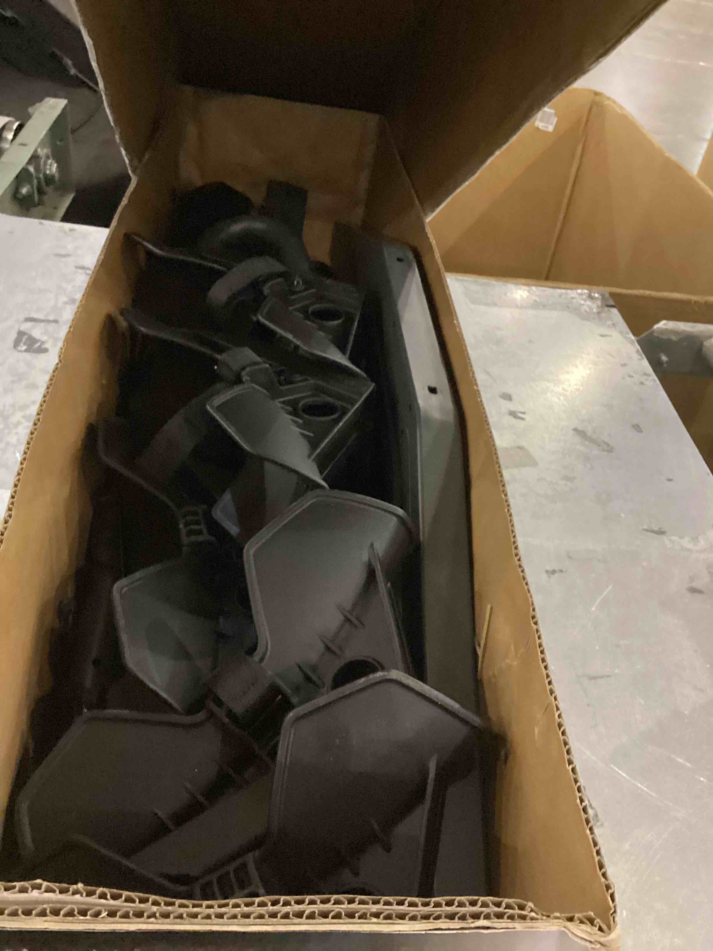 https://s3.amazonaws.com/lotting-images-prod/bidfta/PPE2544601_1752515064193.jpeg