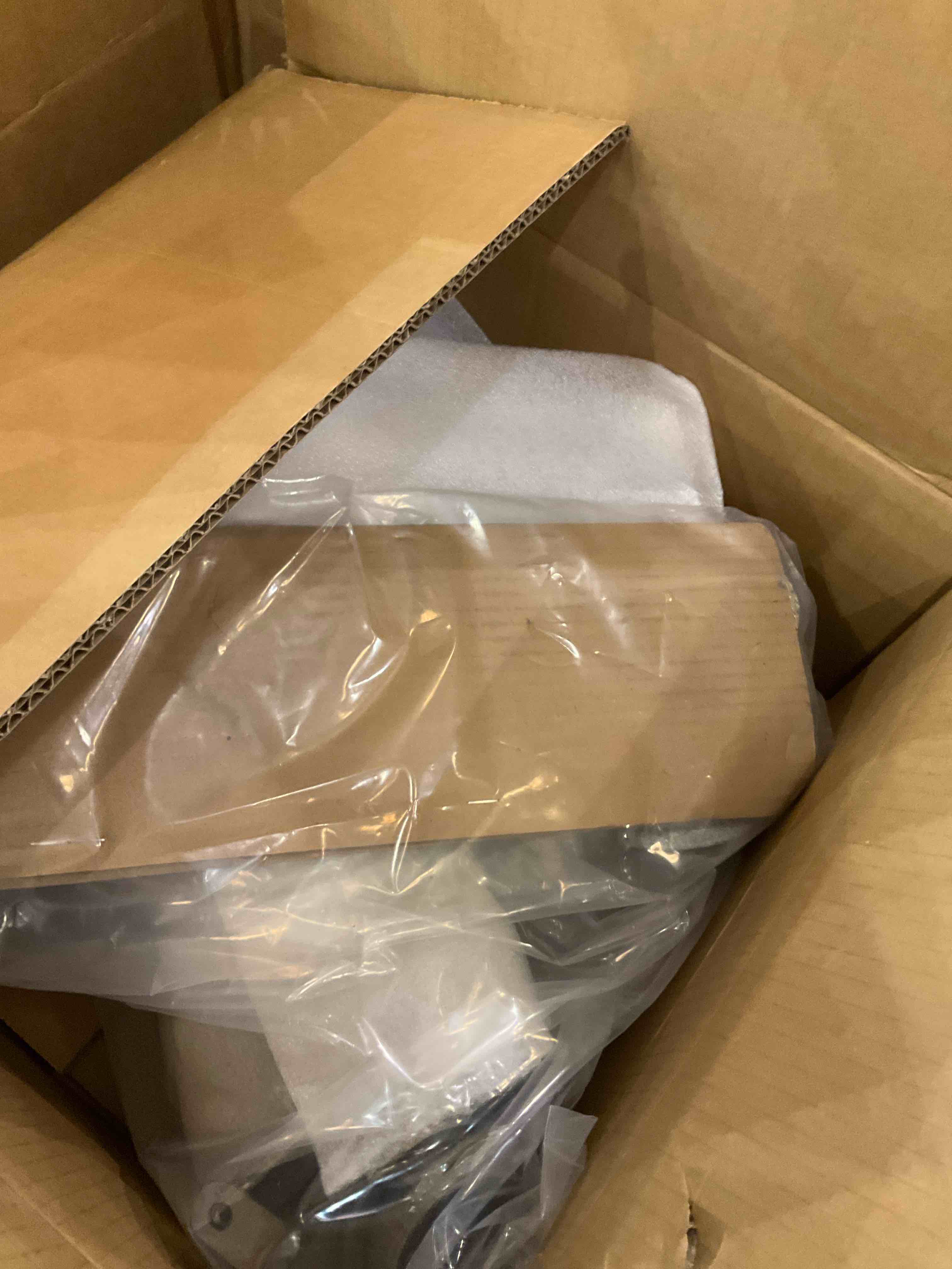 https://s3.amazonaws.com/lotting-images-prod/bidfta/PPE2545186_1751898529514.jpeg