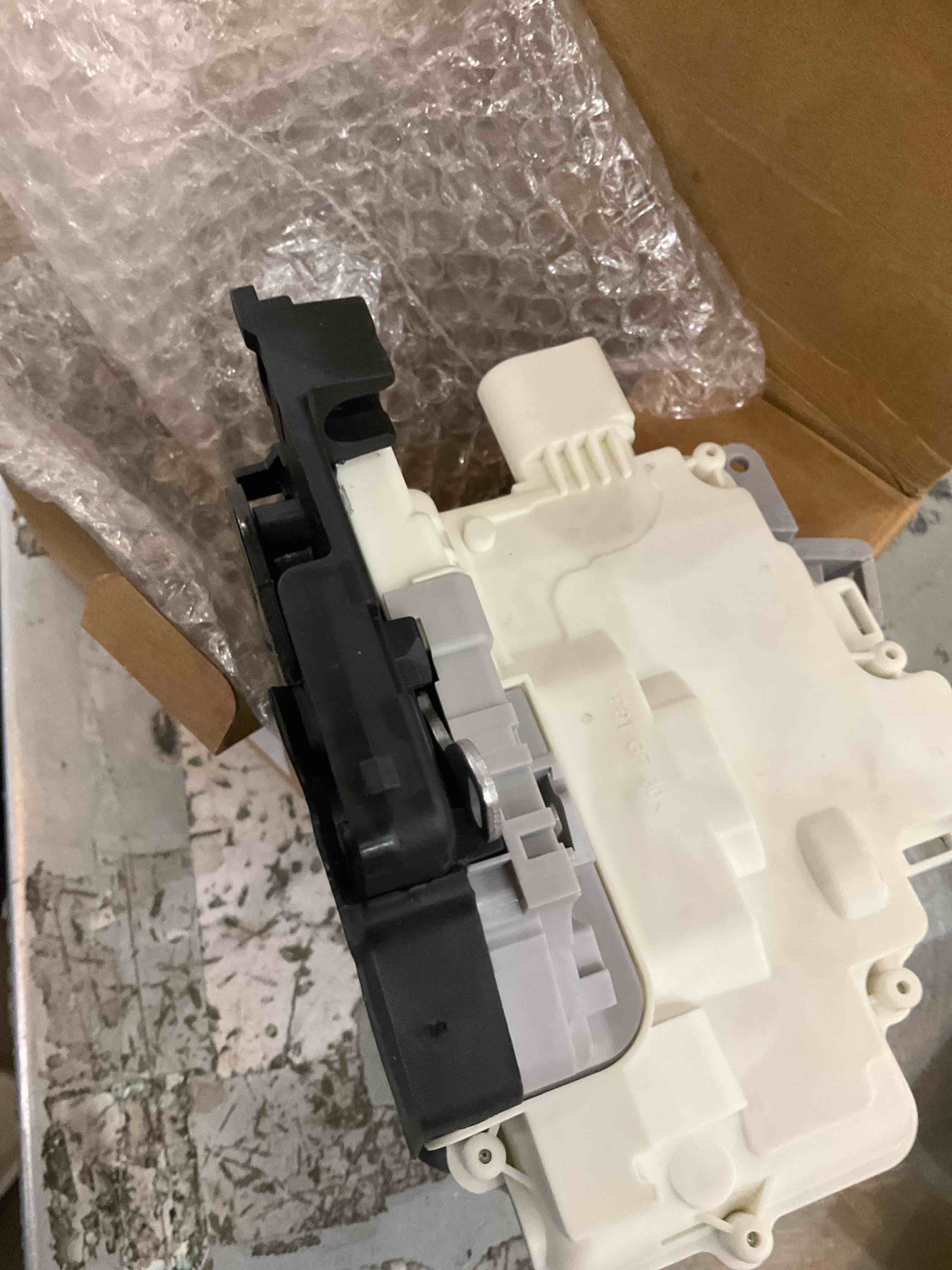 Ensun 3C4839015B Door Lock Latch Actuator Rear Left Driver Side (8 Pin)