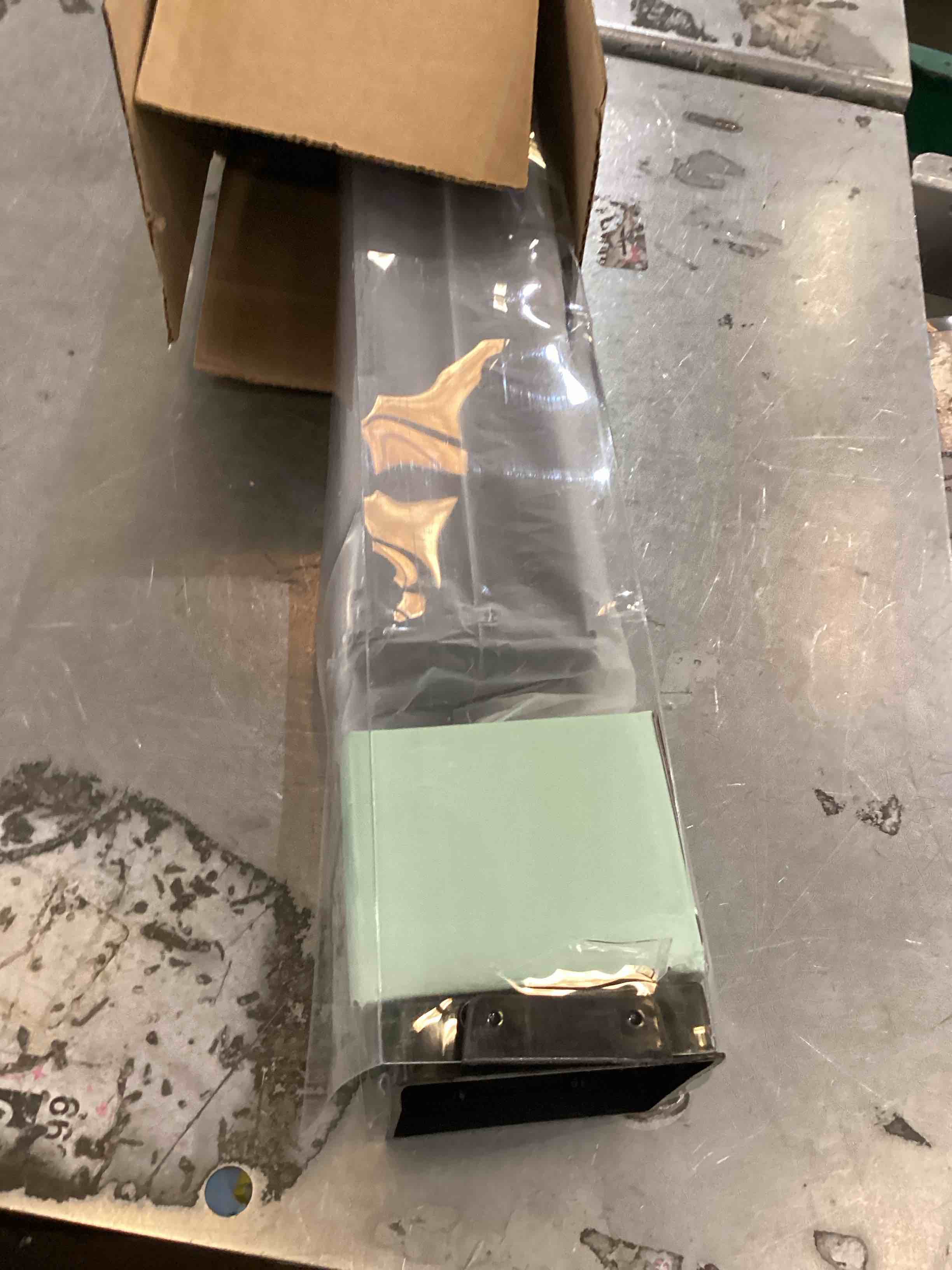 https://s3.amazonaws.com/lotting-images-prod/bidfta/PPE2546700_1752512828175.jpeg