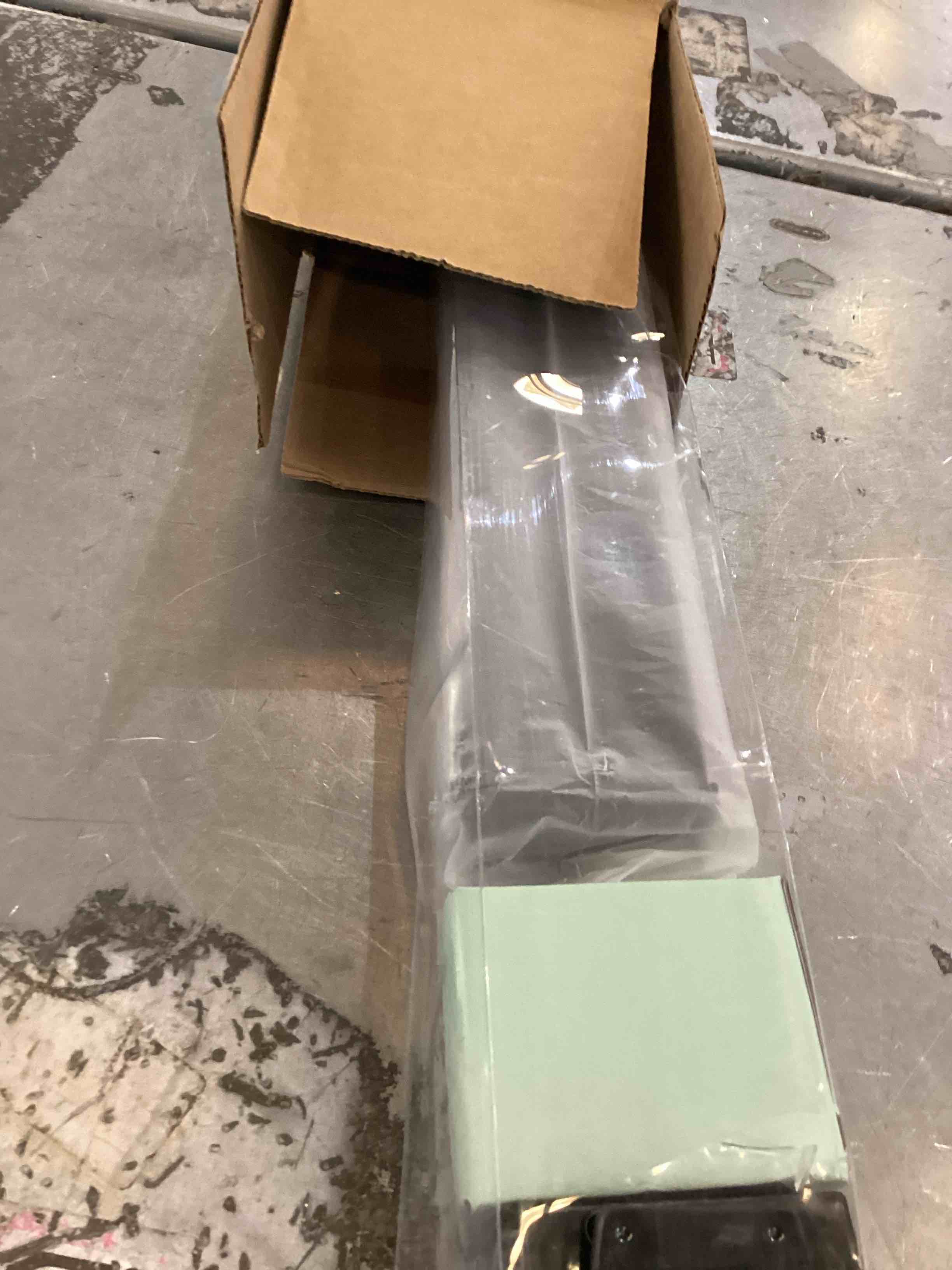 https://s3.amazonaws.com/lotting-images-prod/bidfta/PPE2546700_1752512829426.jpeg