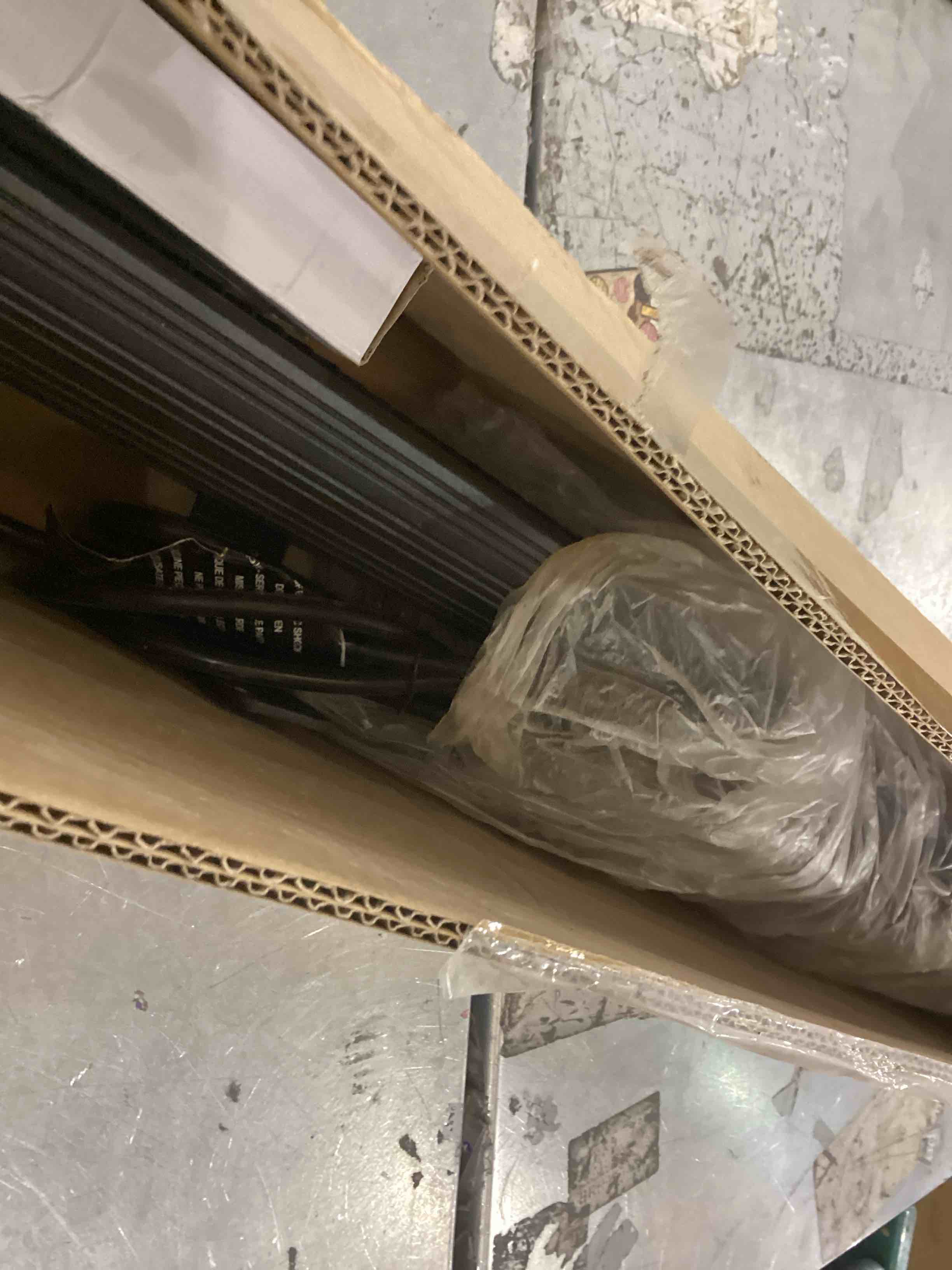 https://s3.amazonaws.com/lotting-images-prod/bidfta/PPE2546953_1752675963468.jpeg