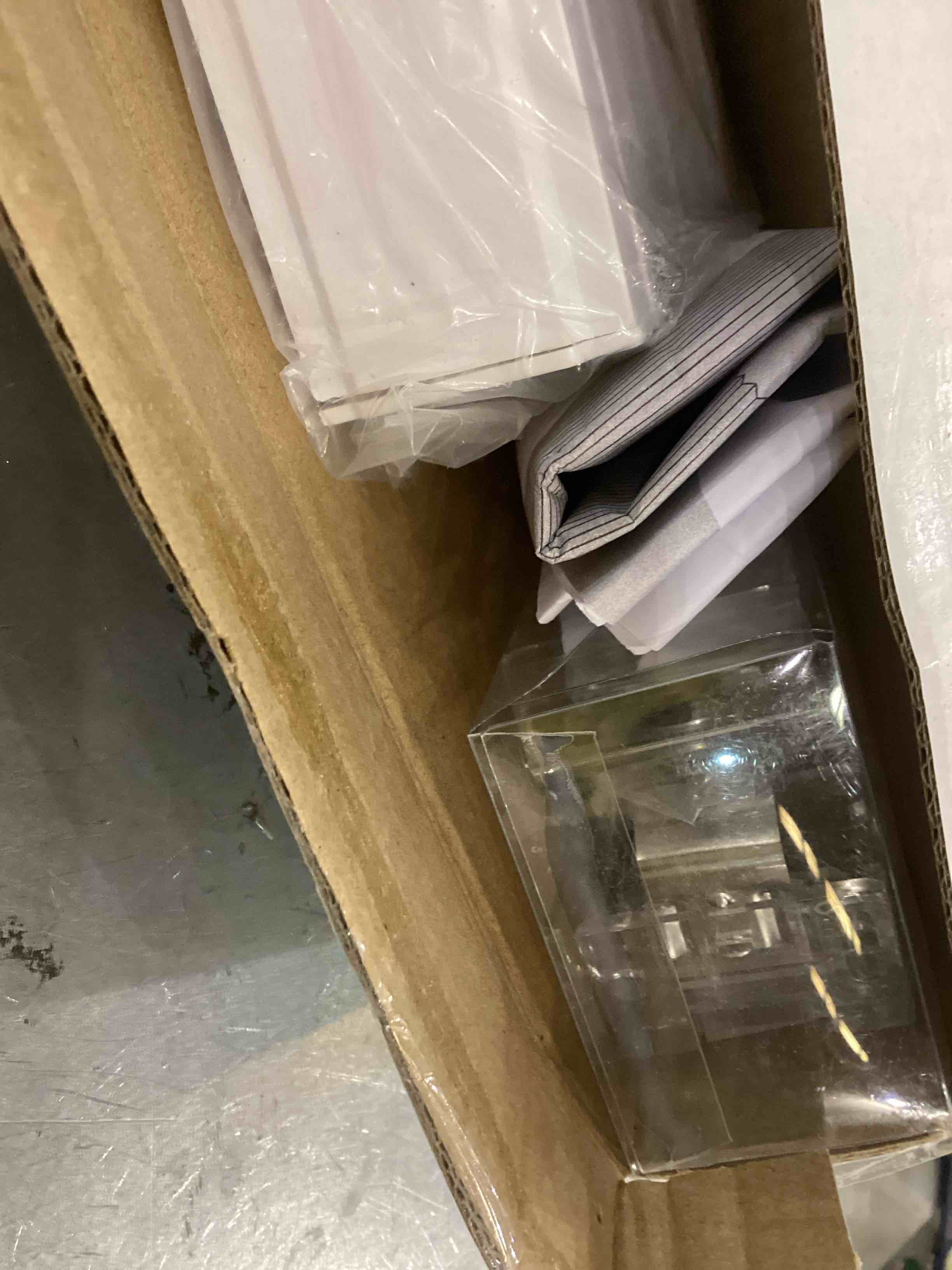 https://s3.amazonaws.com/lotting-images-prod/bidfta/PPE2546964_1752676687832.jpeg