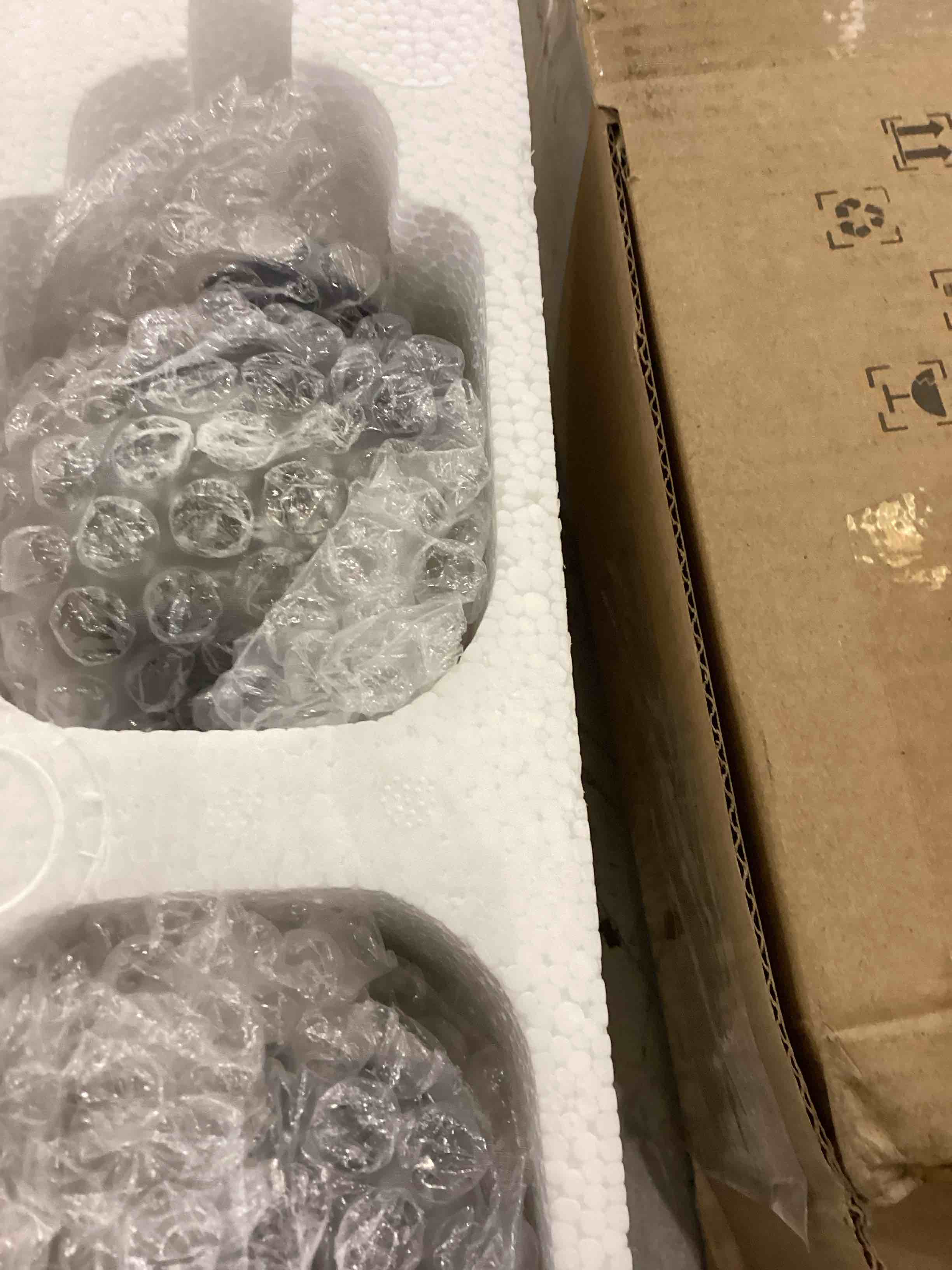 https://s3.amazonaws.com/lotting-images-prod/bidfta/PPE2547089_1752684184918.jpeg