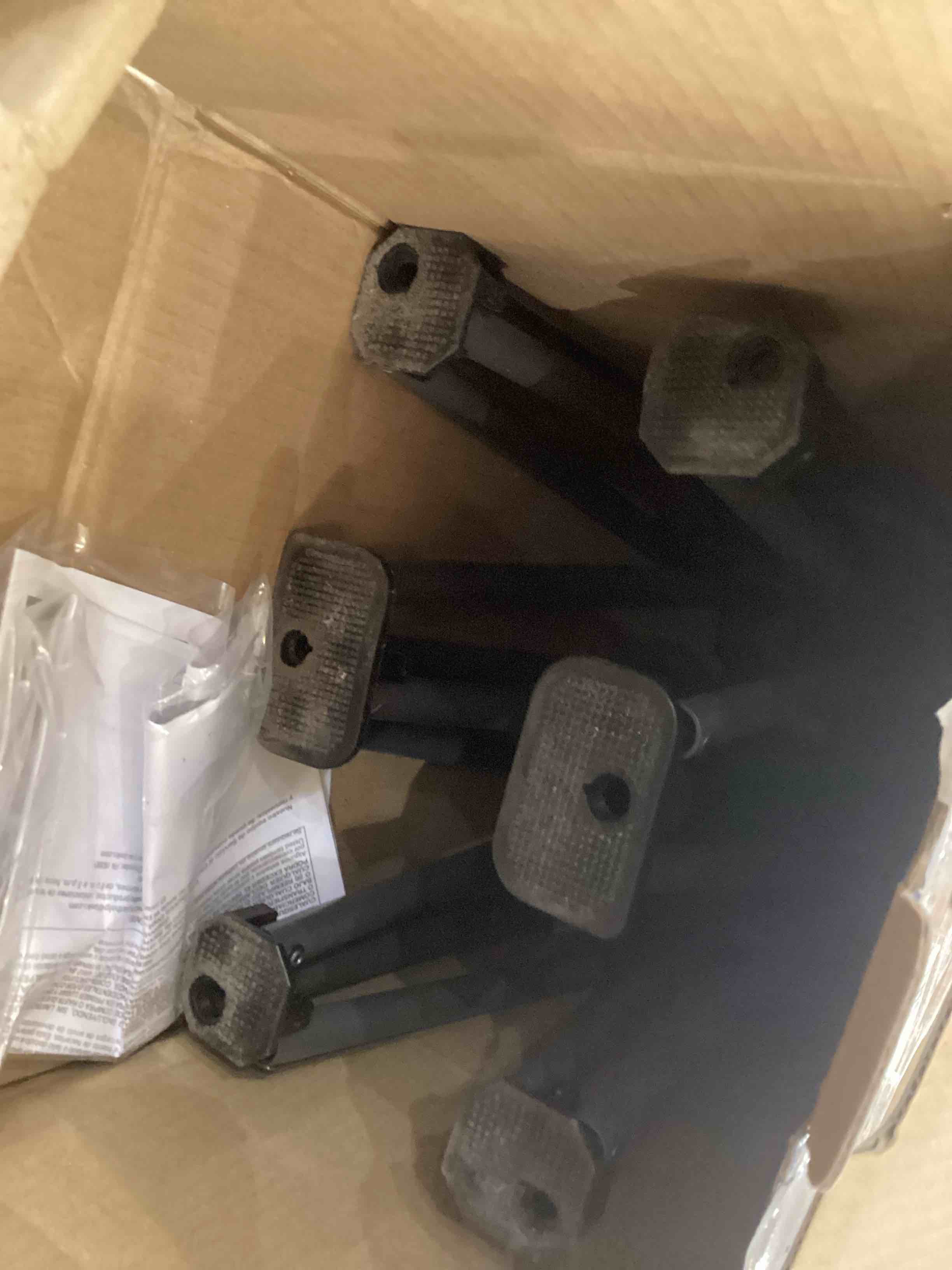 https://s3.amazonaws.com/lotting-images-prod/bidfta/PPE2547167_1752688487523.jpeg