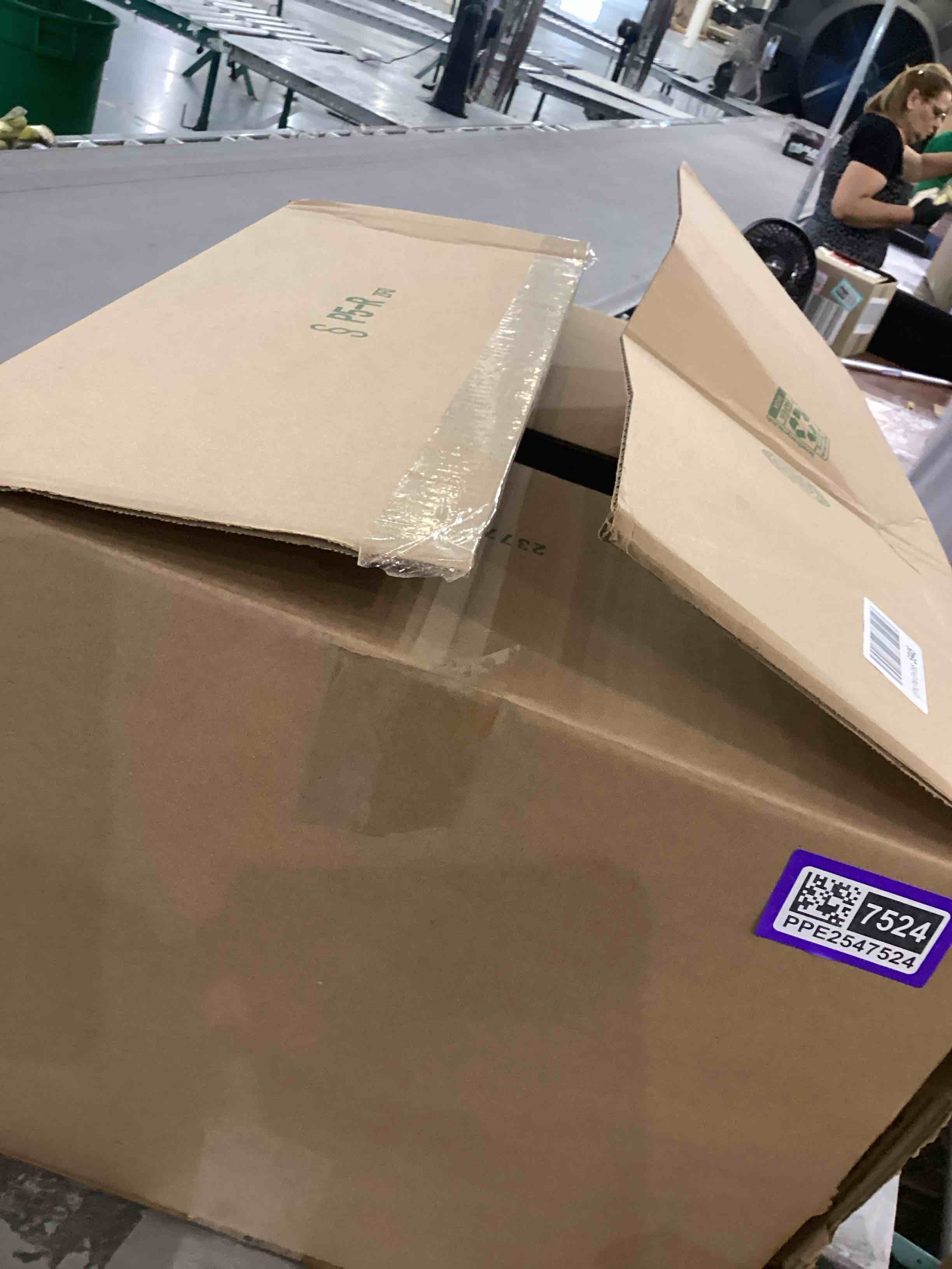 https://s3.amazonaws.com/lotting-images-prod/bidfta/PPE2547524_1752759553890.jpeg