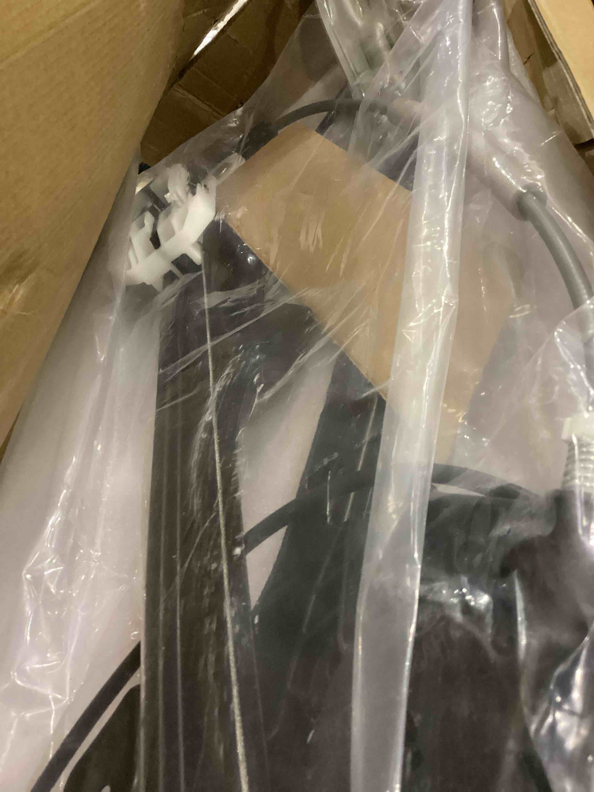 https://s3.amazonaws.com/lotting-images-prod/bidfta/PPE2547563_1752761036755.jpeg
