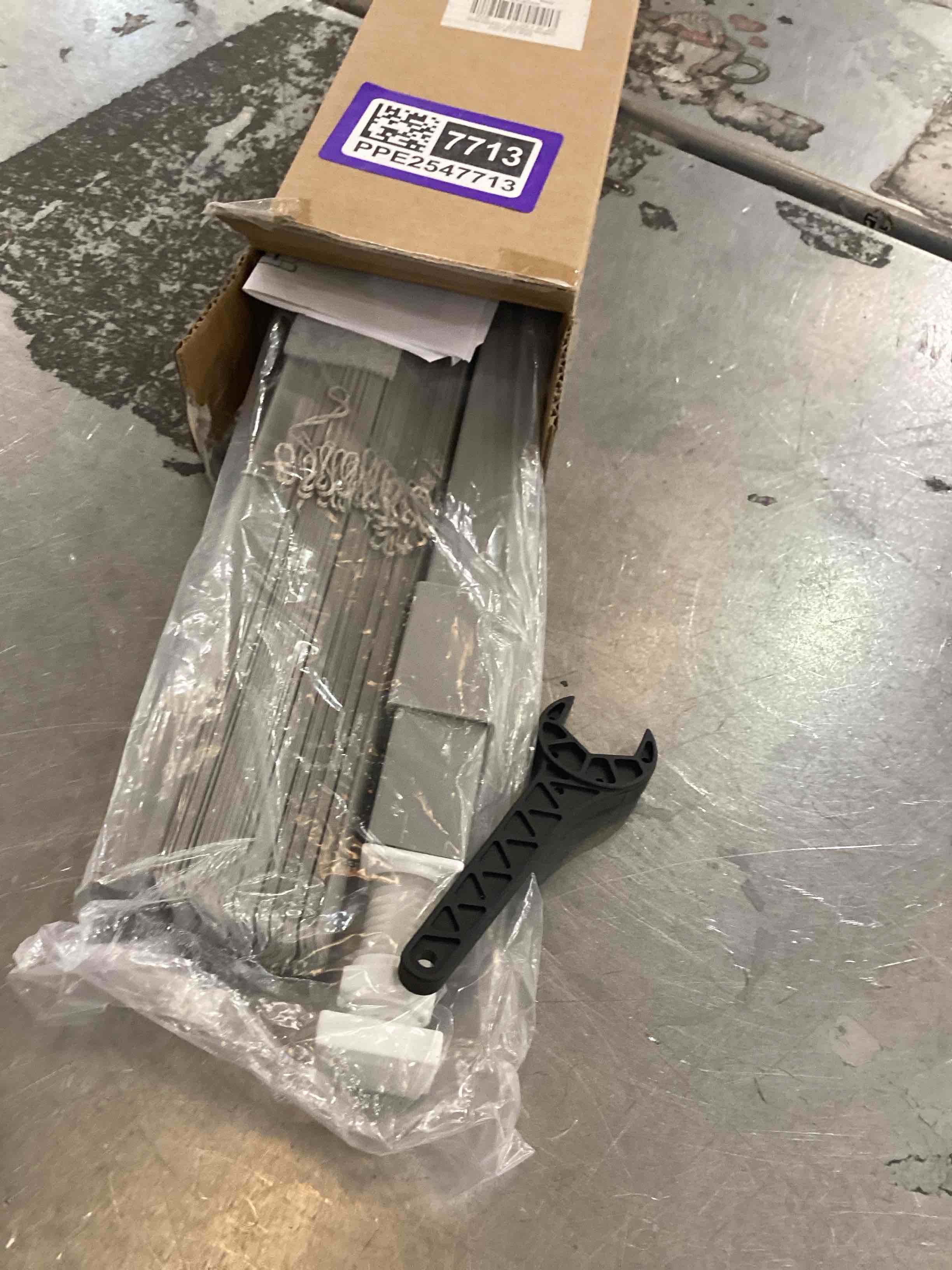 https://s3.amazonaws.com/lotting-images-prod/bidfta/PPE2547713_1752776914613.jpeg