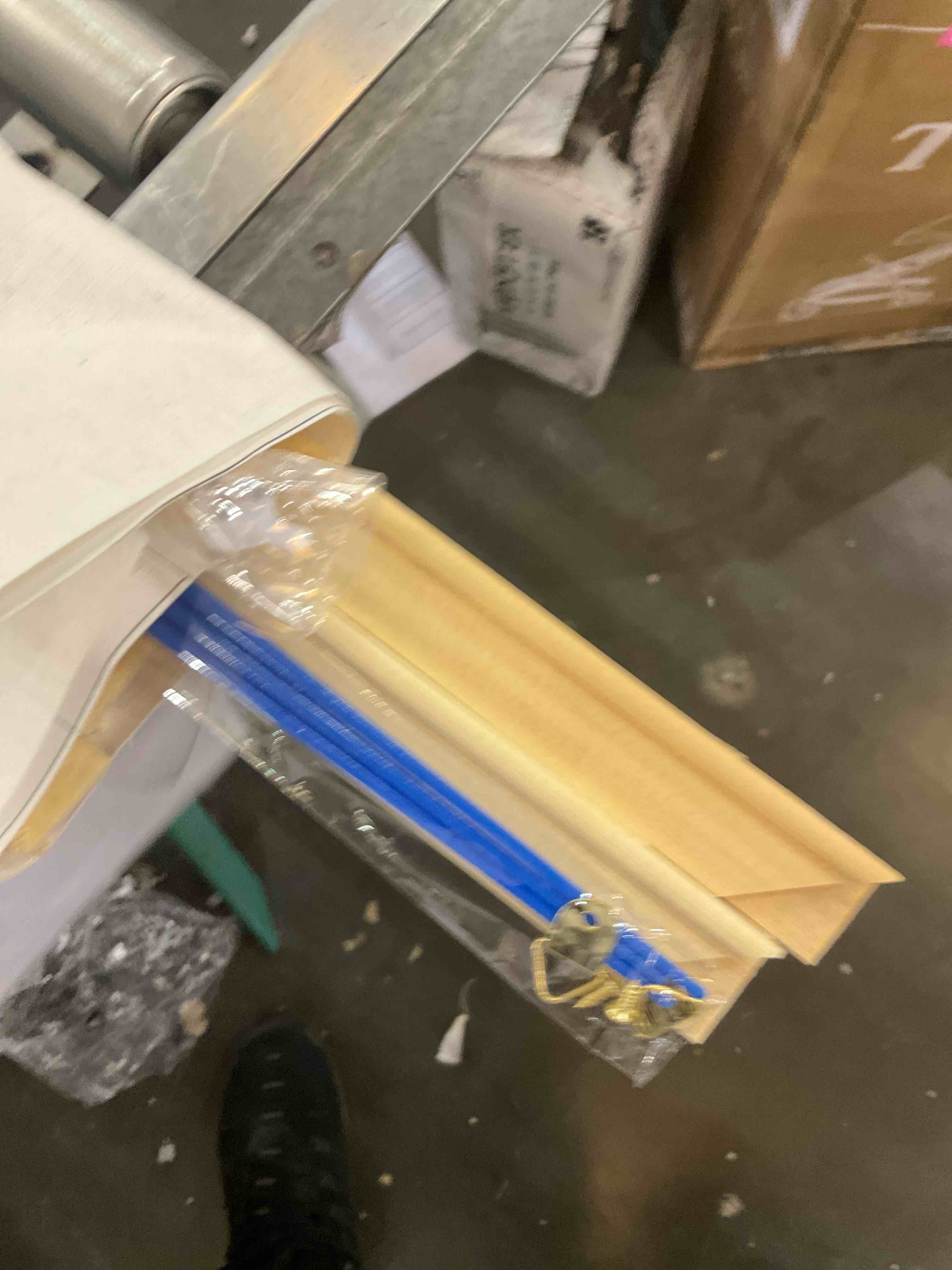 https://s3.amazonaws.com/lotting-images-prod/bidfta/PPE2550808_1754579405015.jpeg