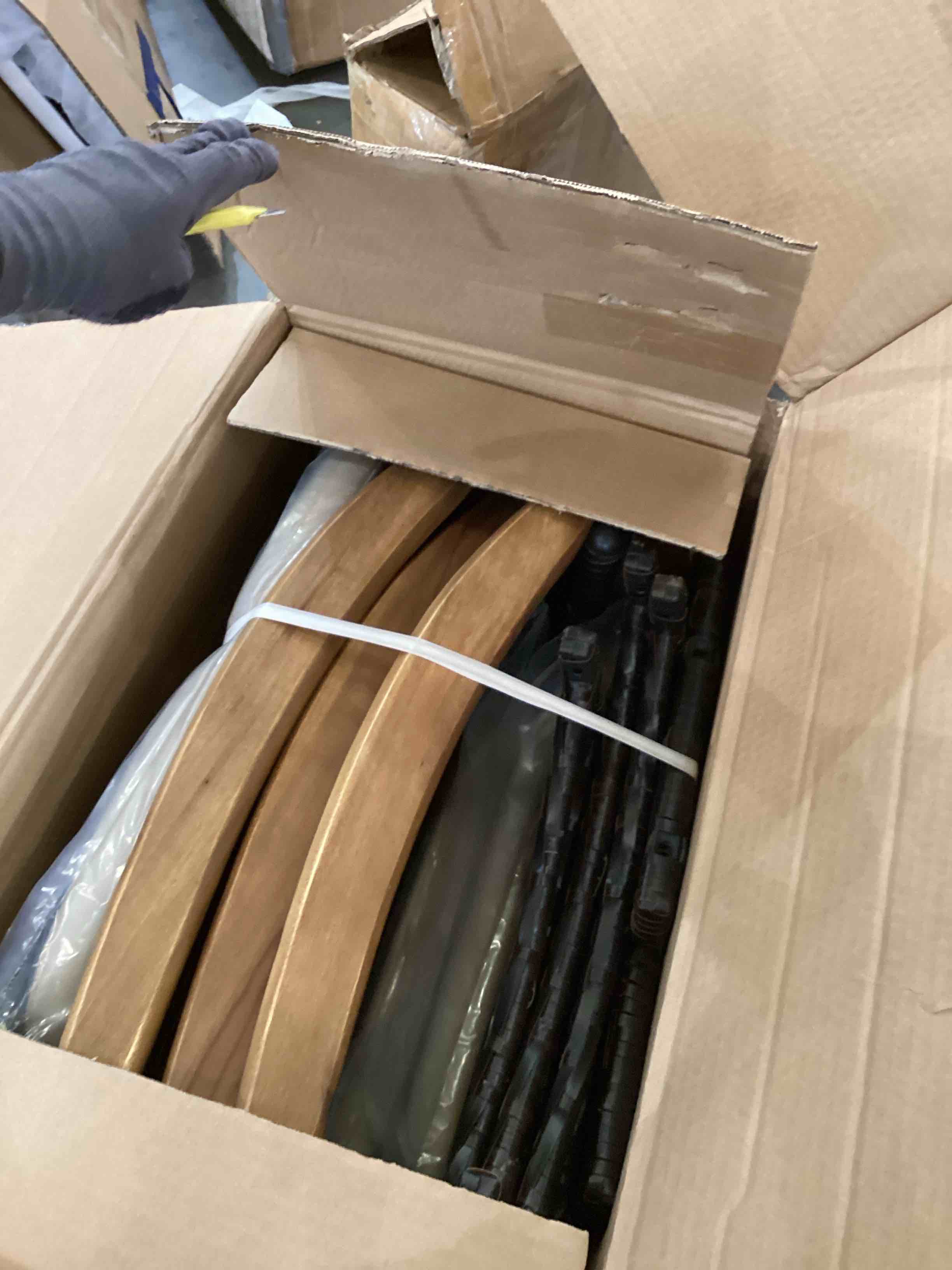 https://s3.amazonaws.com/lotting-images-prod/bidfta/PPE2551089_1752674712233.jpeg