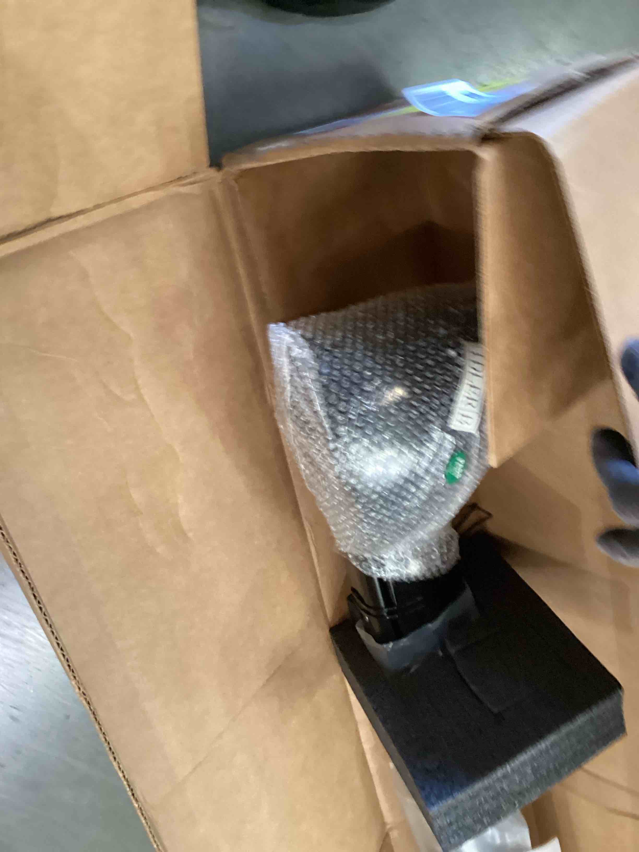 https://s3.amazonaws.com/lotting-images-prod/bidfta/PPE2551360_1752858477796.jpeg