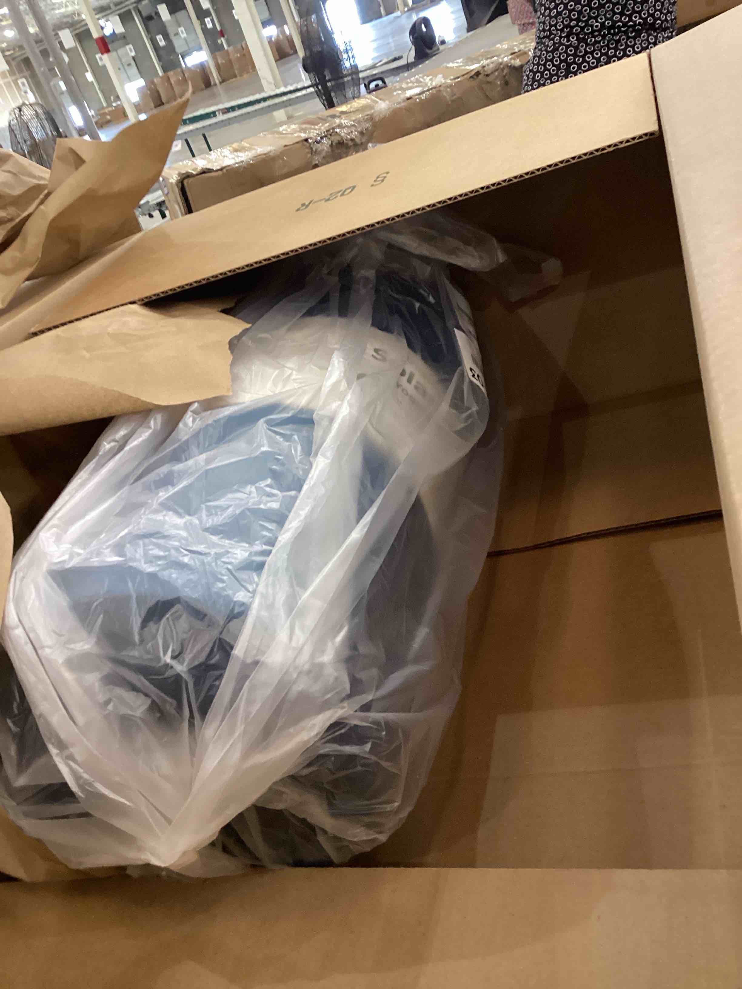 https://s3.amazonaws.com/lotting-images-prod/bidfta/PPE2551634_1752777182452.jpeg