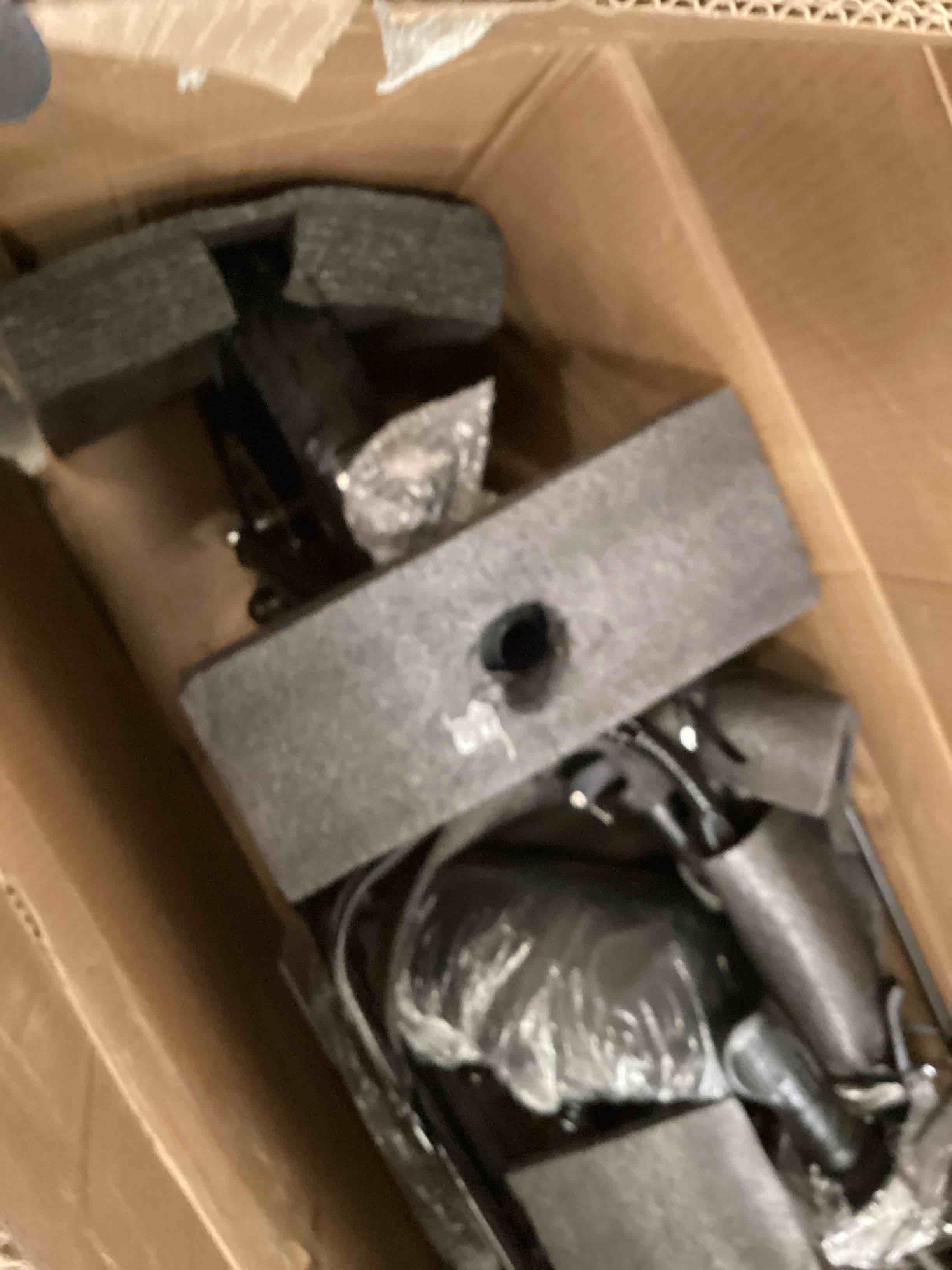 https://s3.amazonaws.com/lotting-images-prod/bidfta/PPE2551815_1752865457172.jpeg