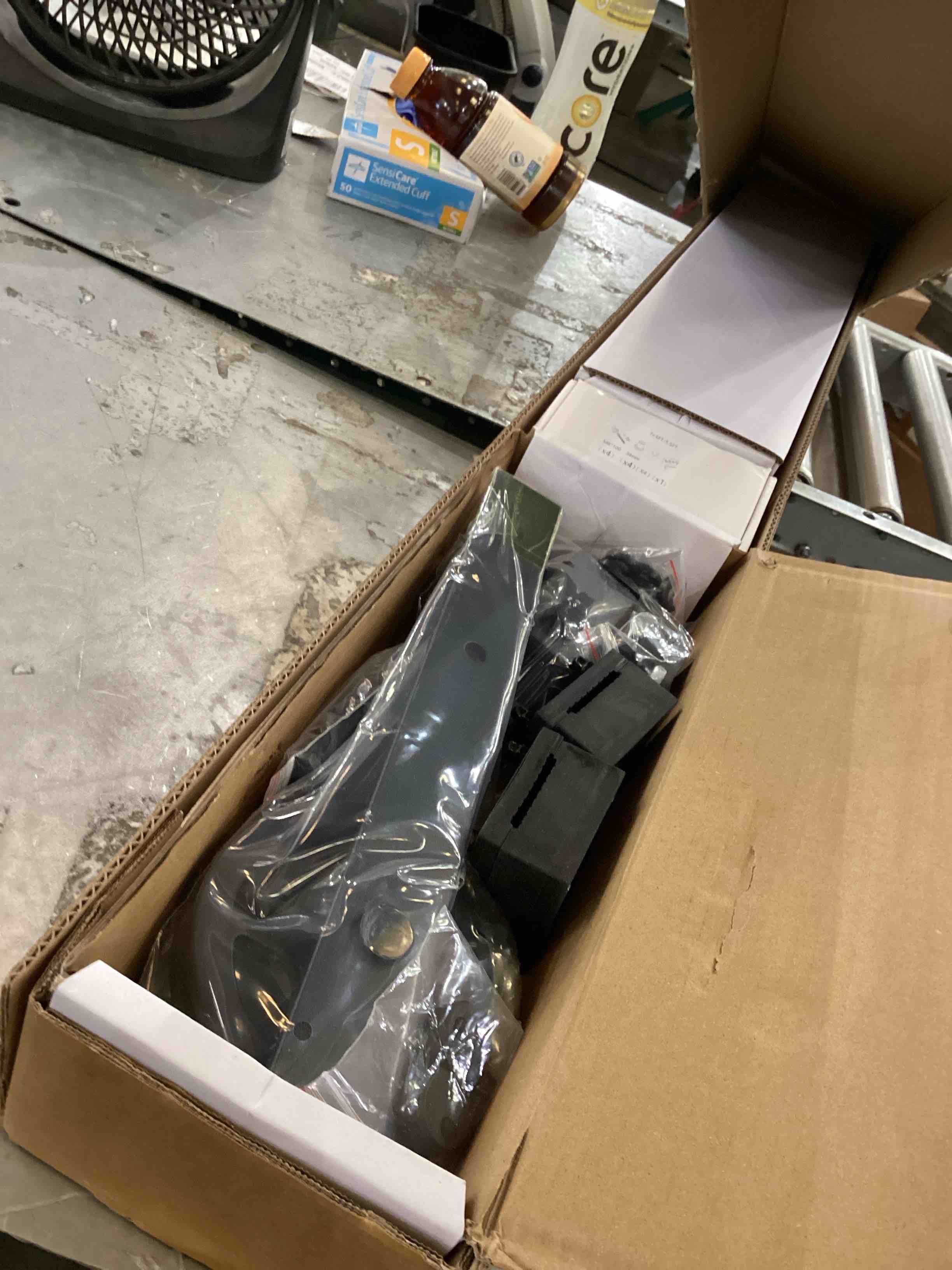 https://s3.amazonaws.com/lotting-images-prod/bidfta/PPE2553075_1753380797481.jpeg