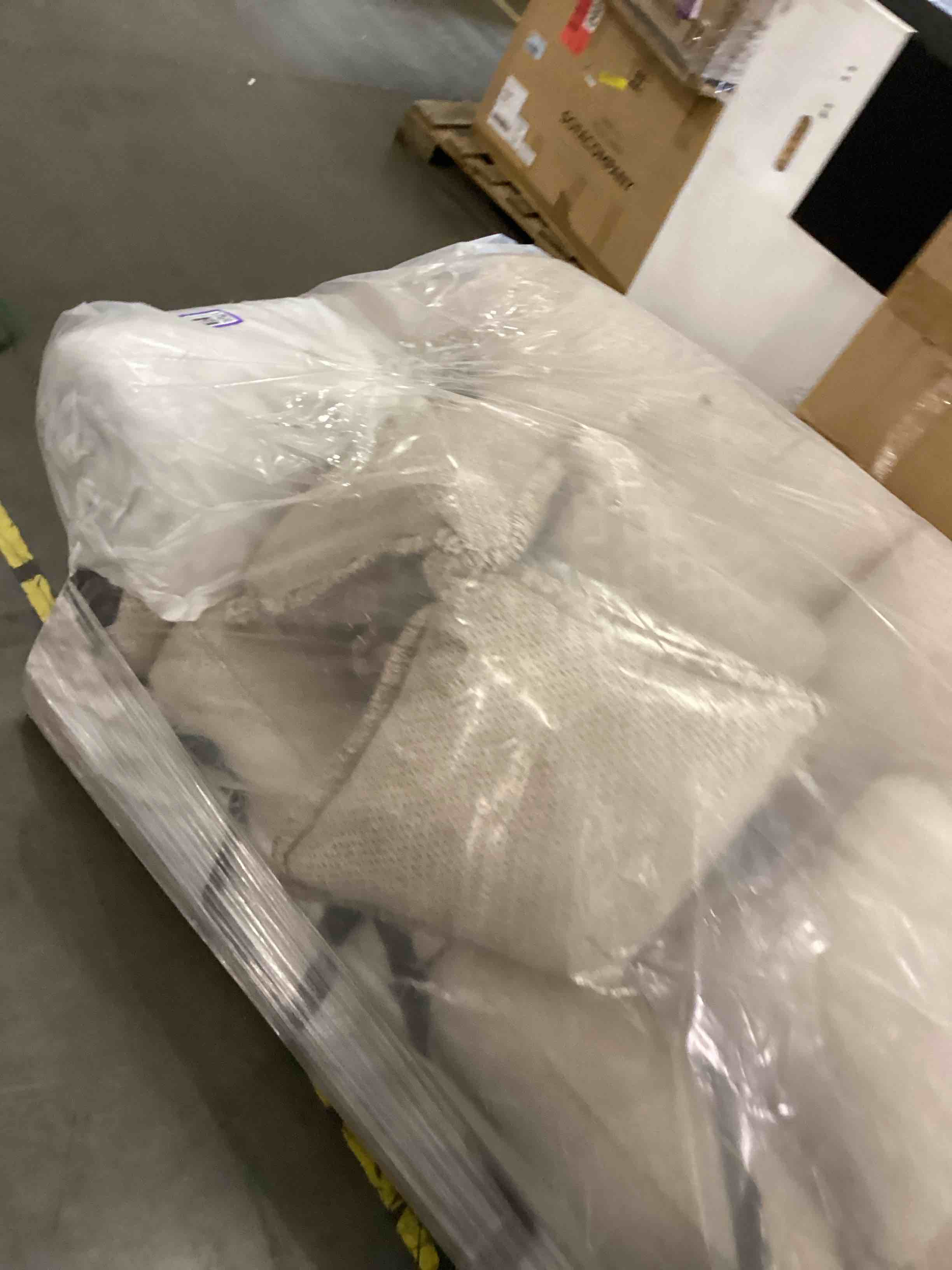 https://s3.amazonaws.com/lotting-images-prod/bidfta/PPE2553150_1753454121289.jpeg